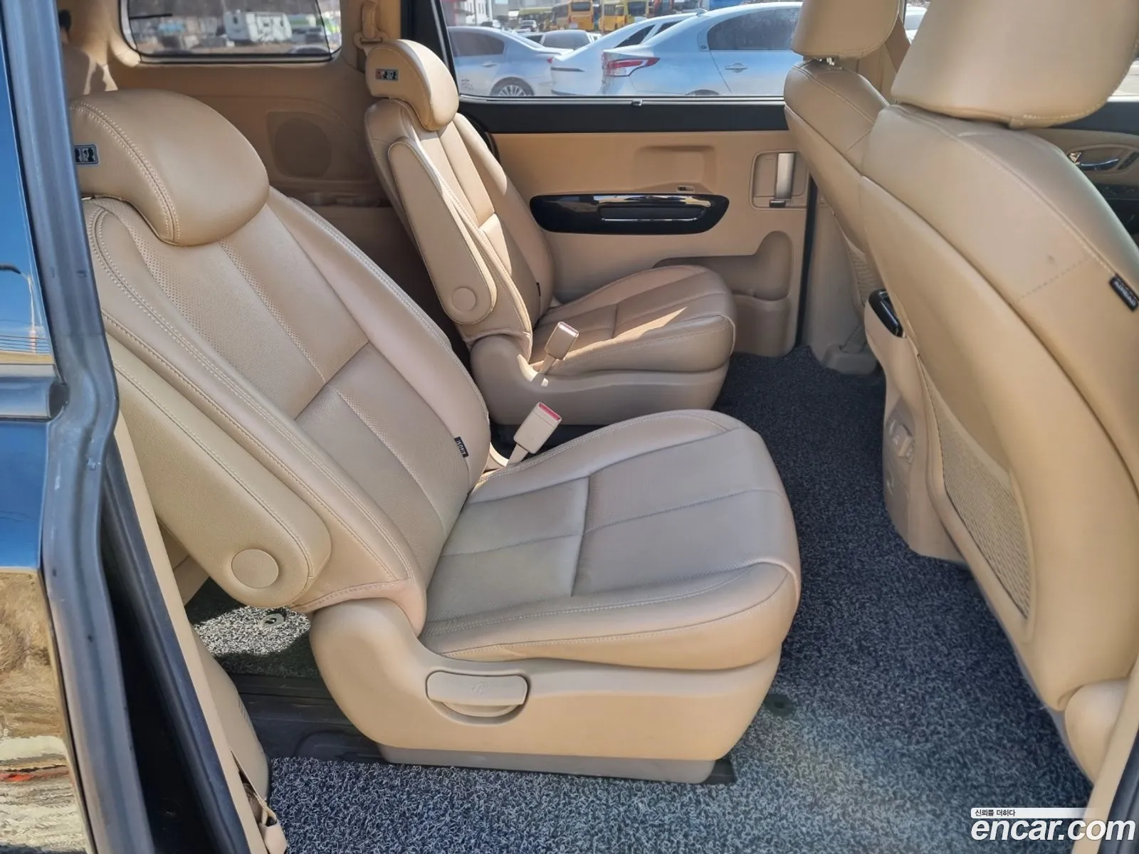 The New Carnival 9 -Seater Noblesse Special - фотография 18674191
