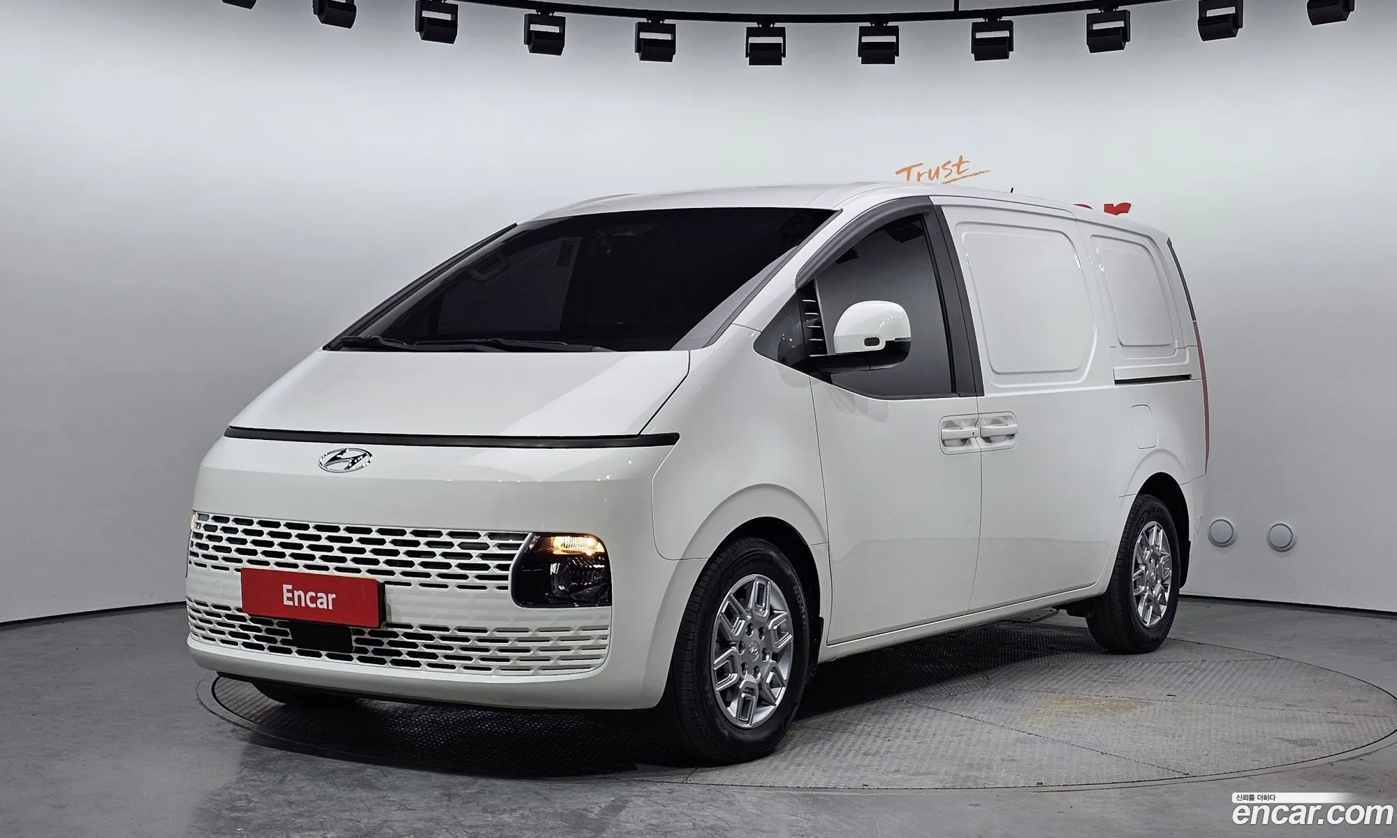 Starria Cargo 3 -Seater Modern - фотография 17339950