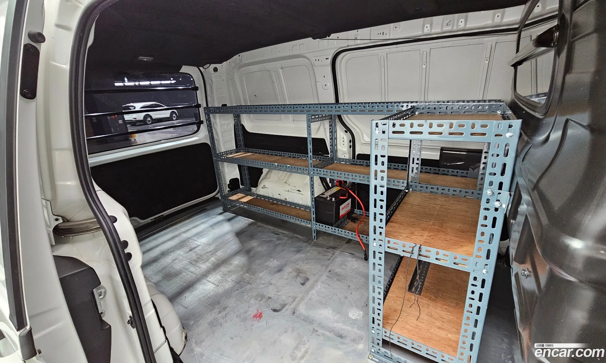 Starria Cargo 3 -Seater Modern - фотография 17339952