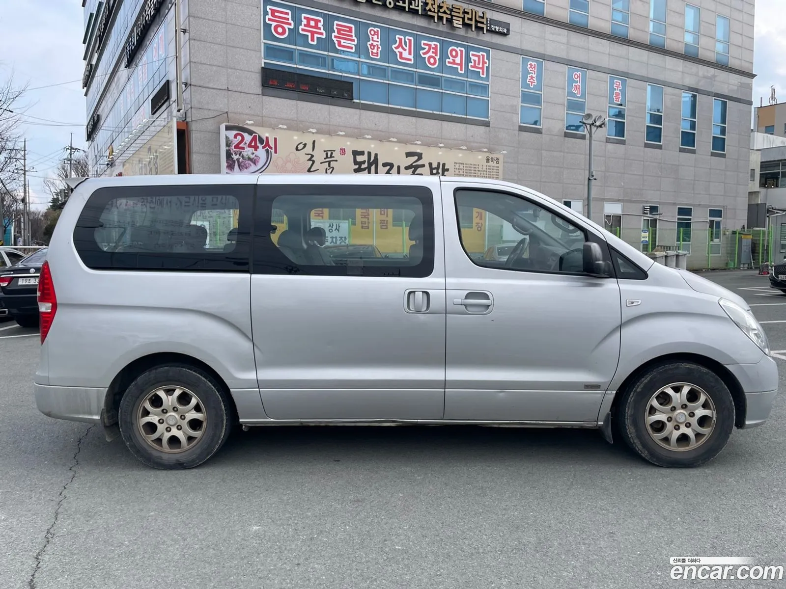 Grand Starex 12 -Seater Wagon Cvx Luxury - фотография 16499571