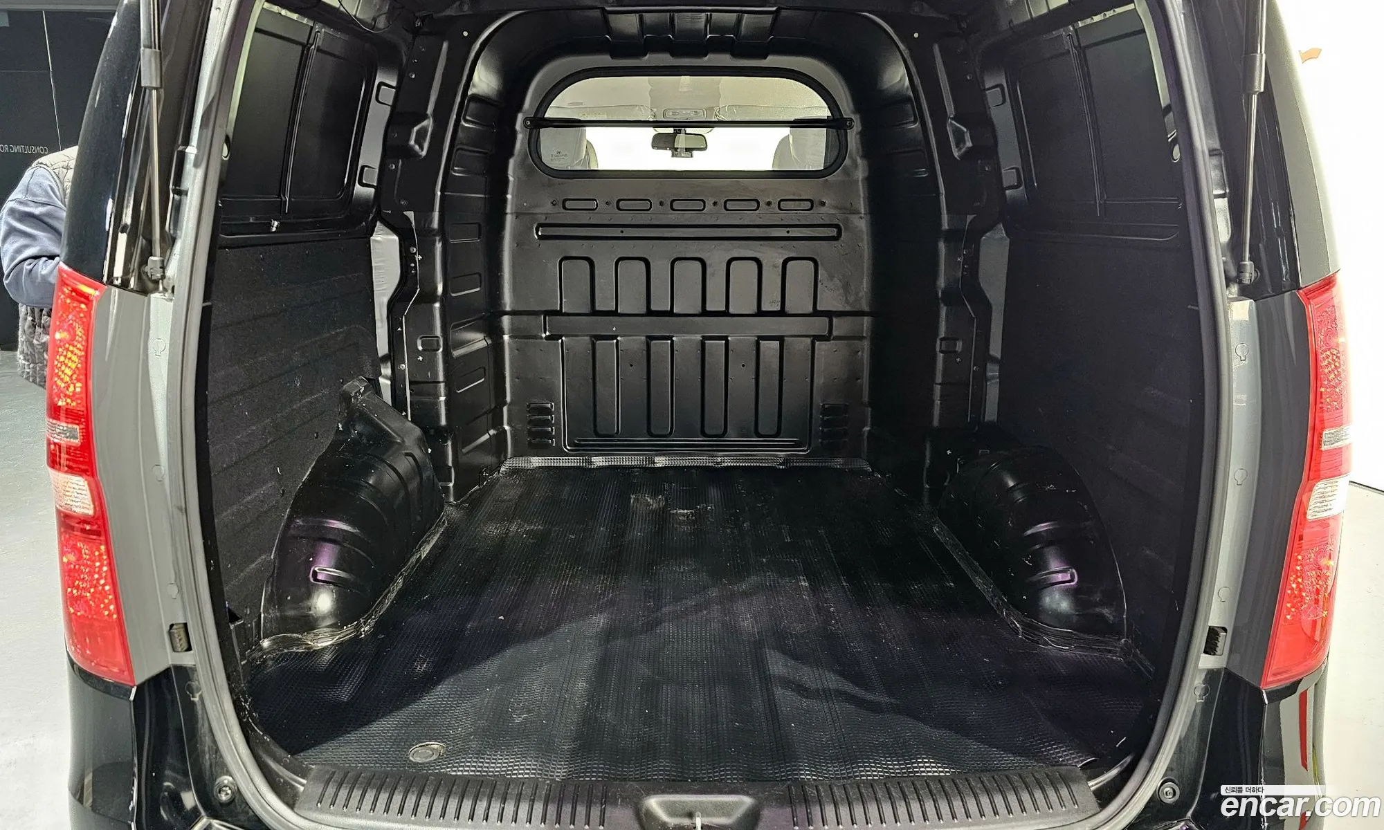 The New Grand Starex Van 5 -Seater Modern - фотография 11812316