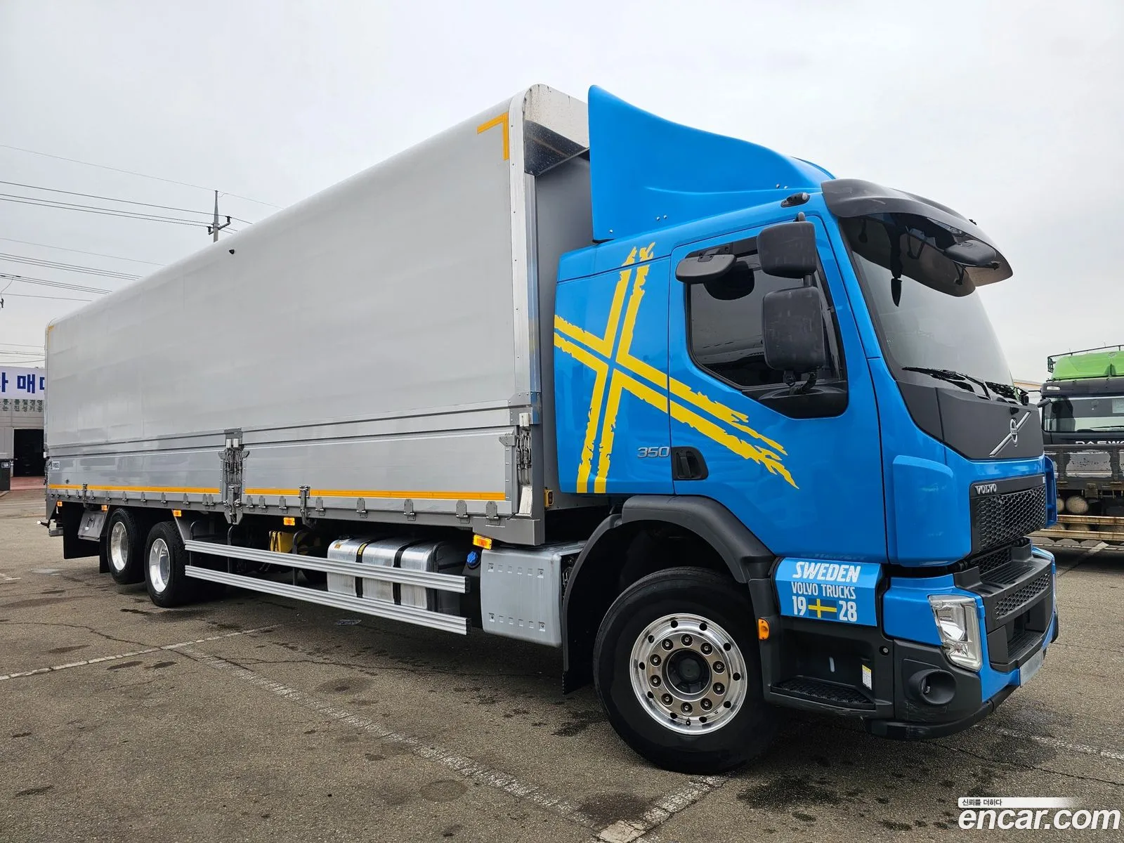 Cargo Truck Wing Body 85 Ton 6X2 - фотография 4540996