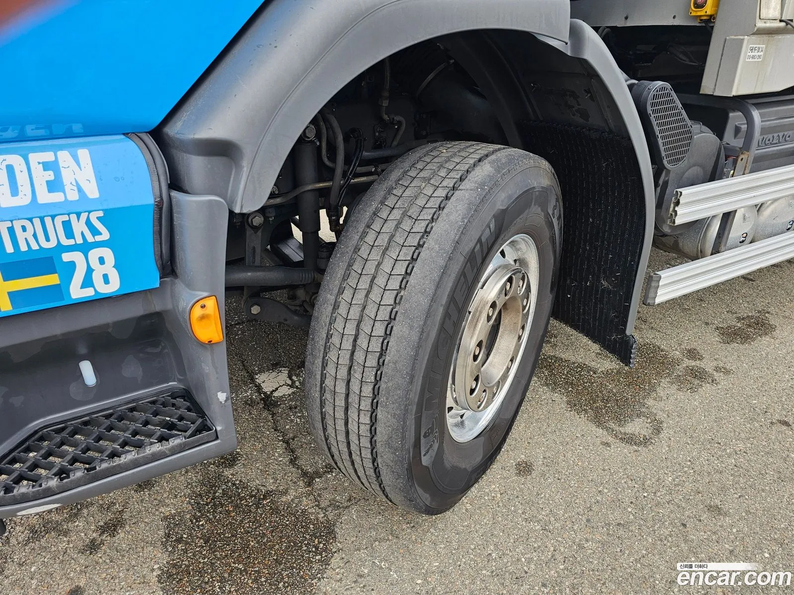 Cargo Truck Wing Body 85 Ton 6X2 - фотография 4541001