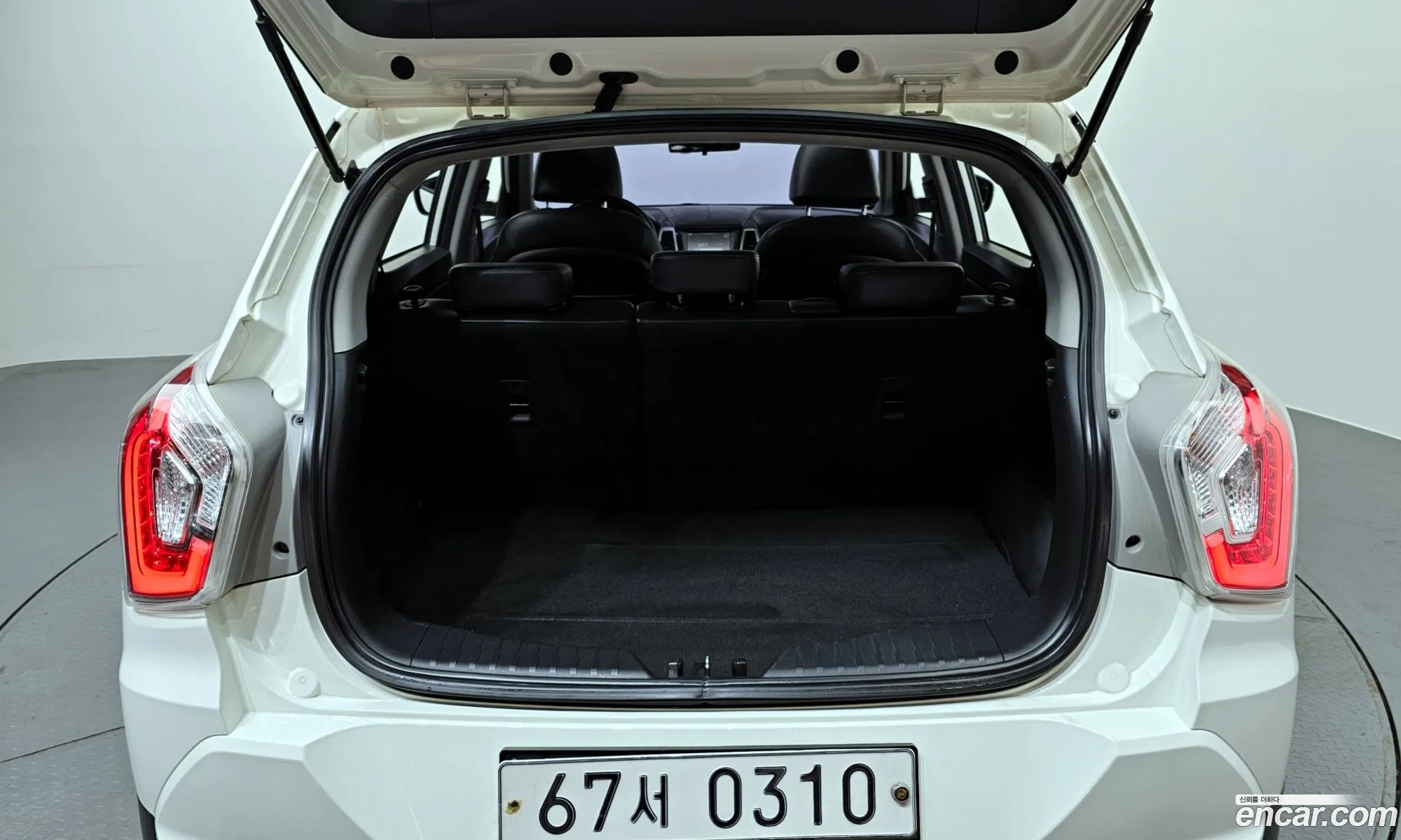 Tivoli Diesel Lx 2Wd - фотография 17192541