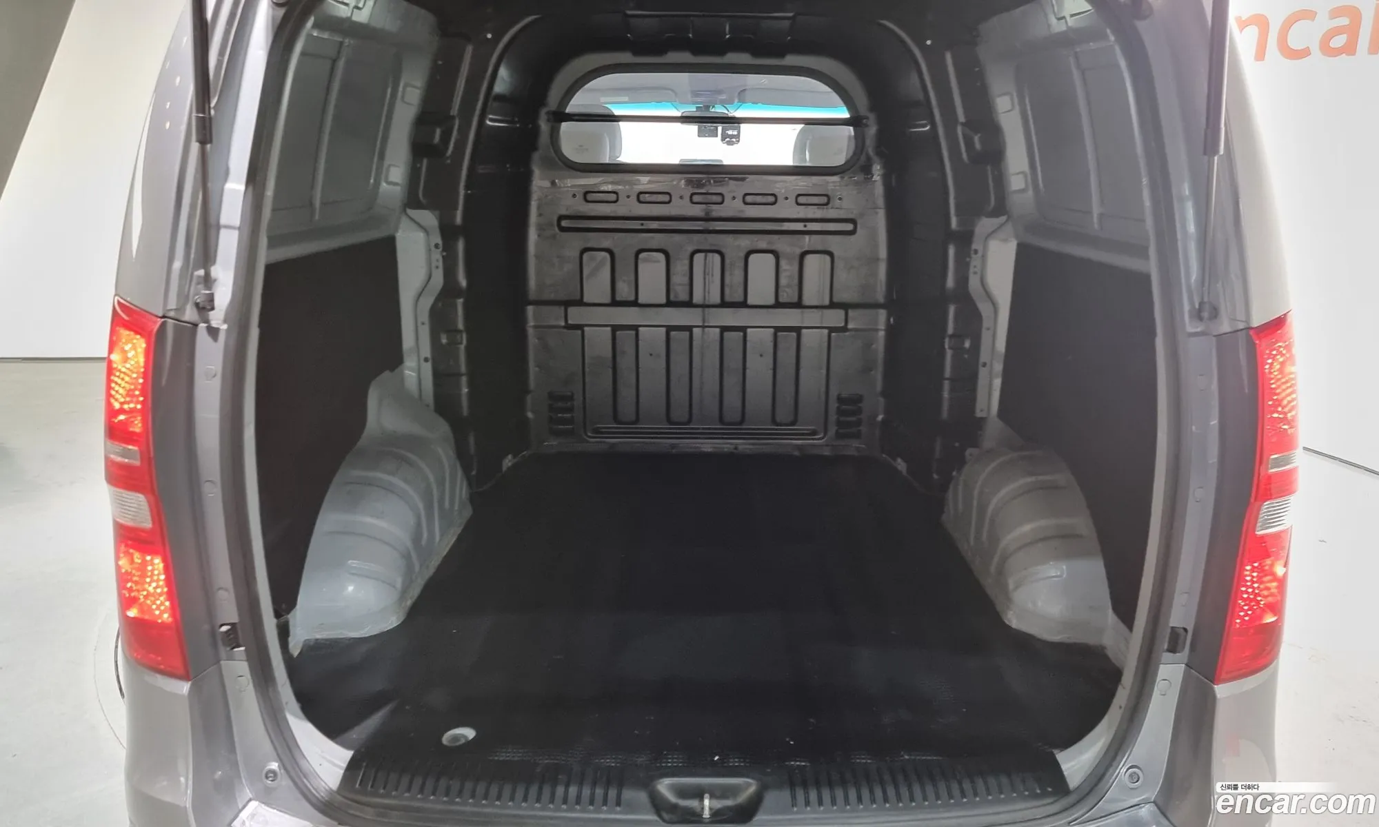 Grand Starex 5 -Seater Van Smart - фотография 11961640