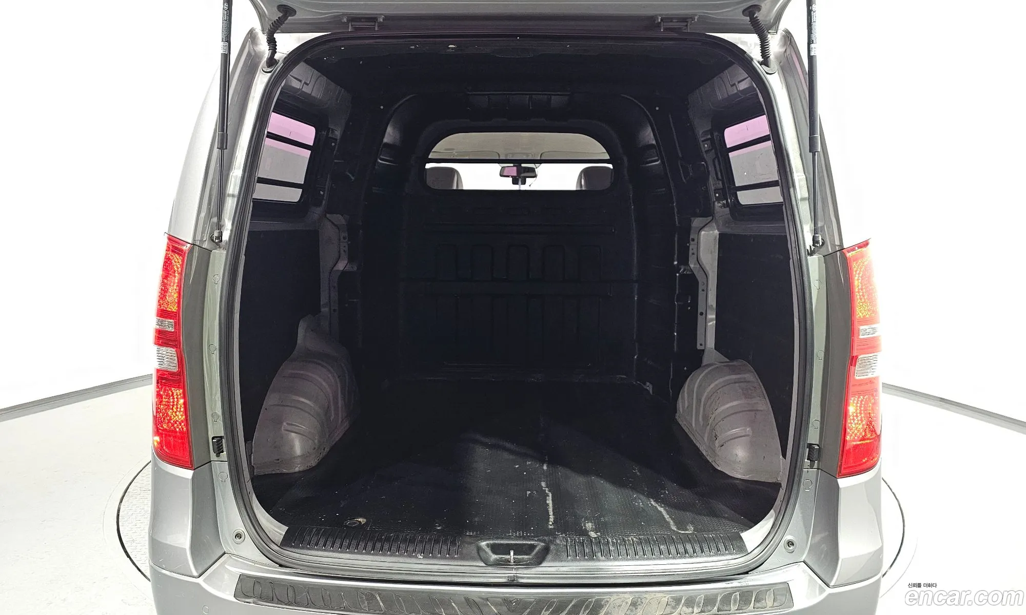 Grand Starex 5 -Seater Van Modern - фотография 14017350
