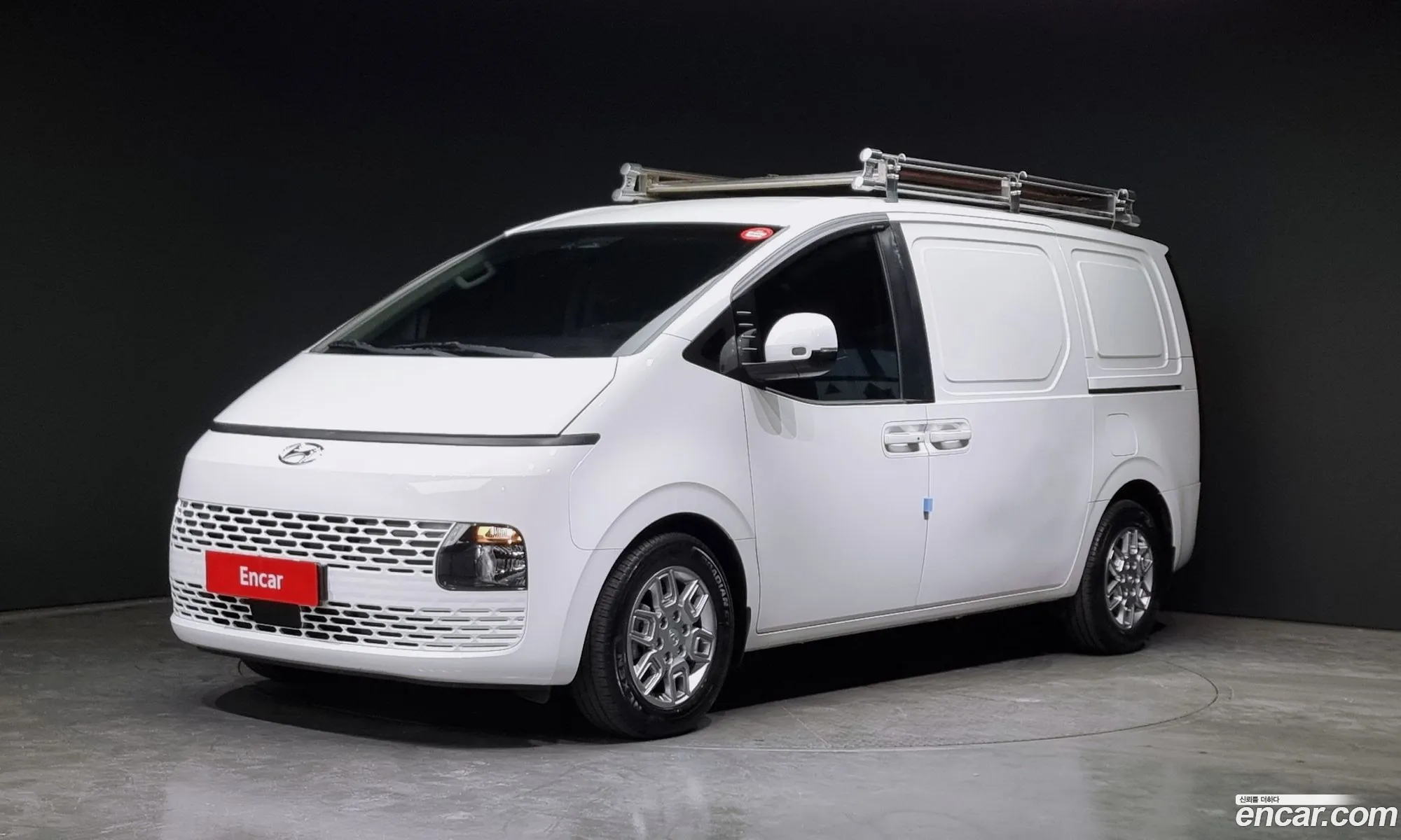 Starria Cargo 3 -Seater Modern - фотография 12366217