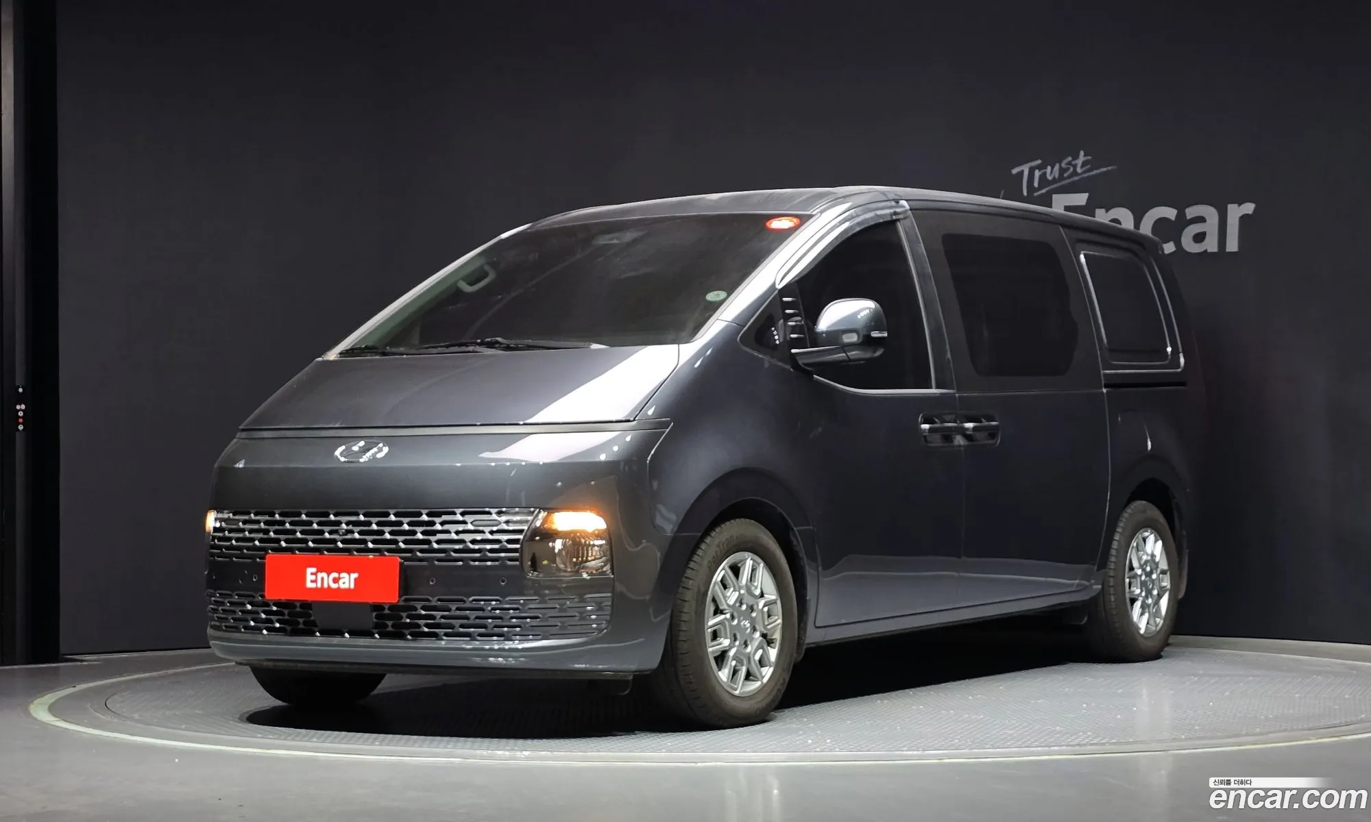 Starria L35 Cargo 5 -Seater Modern - фотография 11218901