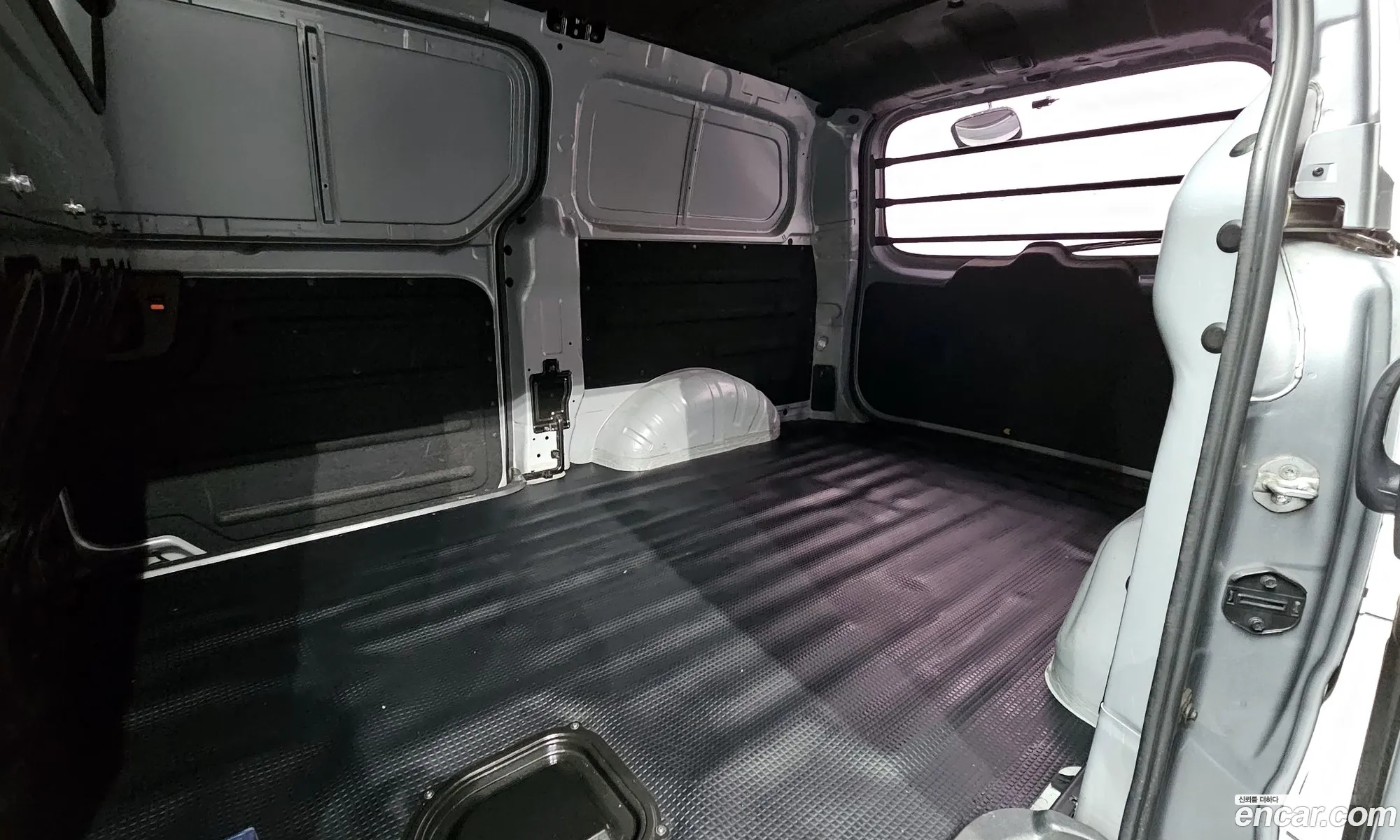 The New Grand Starex Van 3 -Seater Style - фотография 11863218