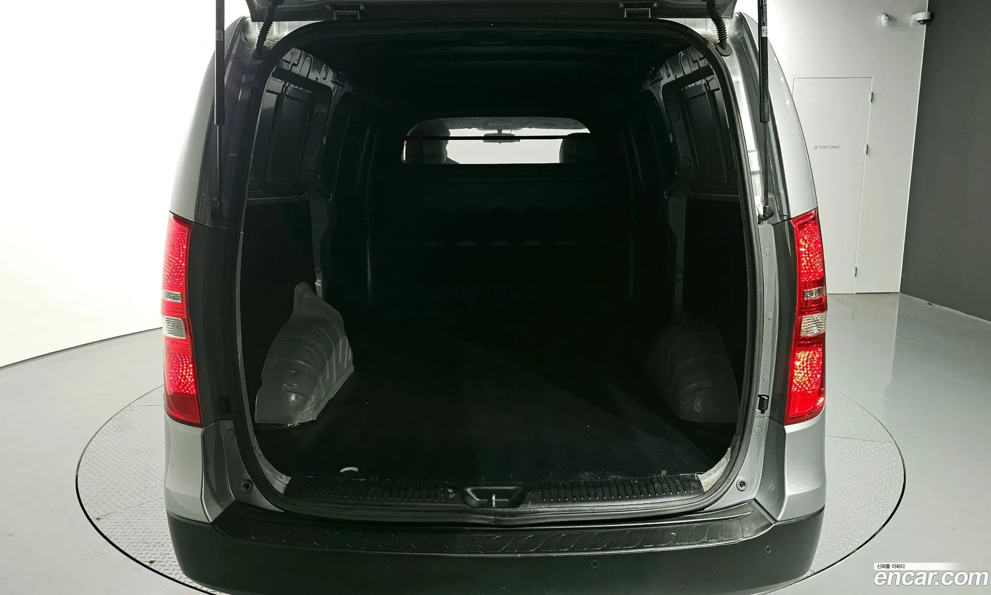 The New Grand Starex Van 3 -Seater Style - фотография 11863217