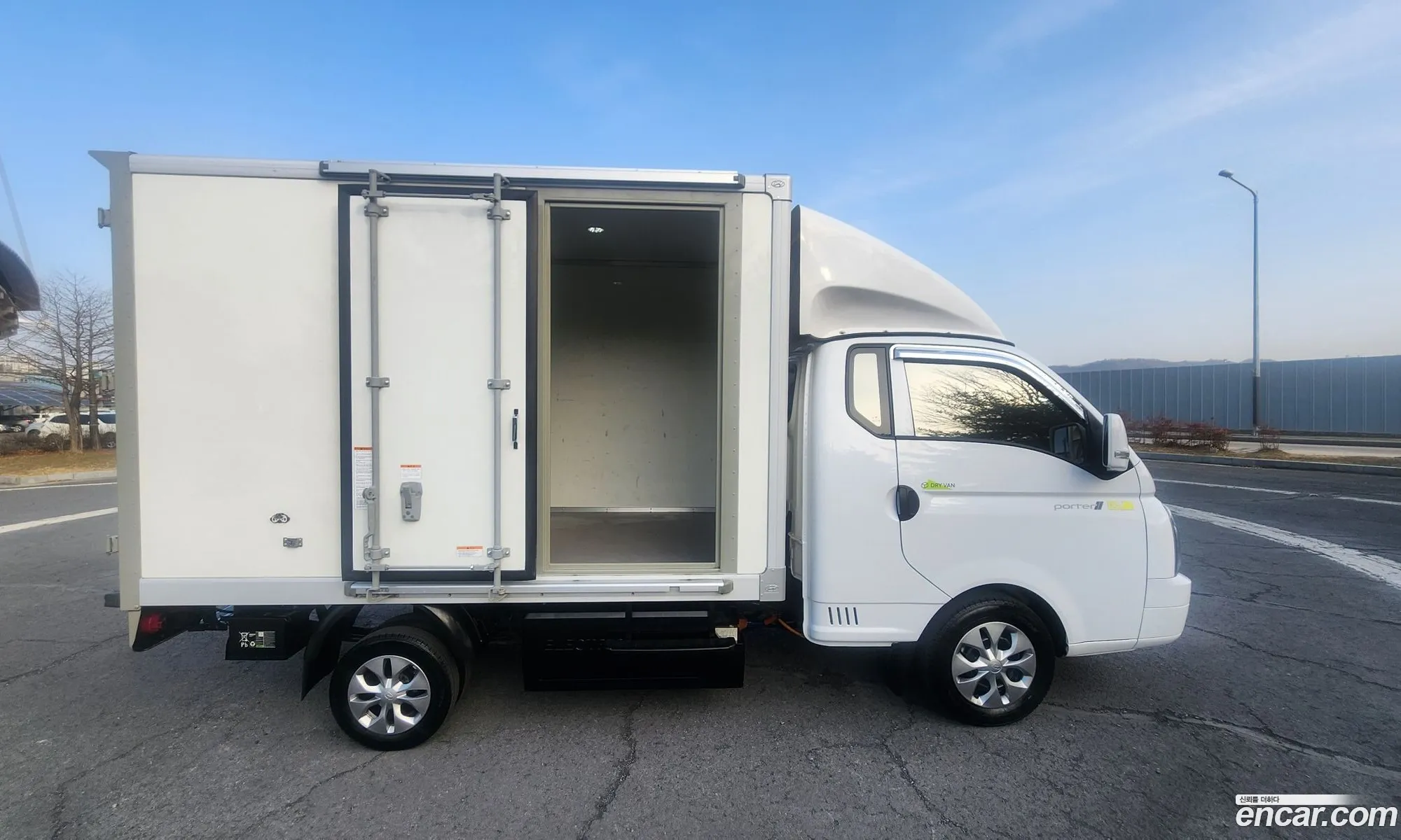 Porter Ii Embedded Tower 1 Ton Super Cap Electric Ev - фотография 11864761