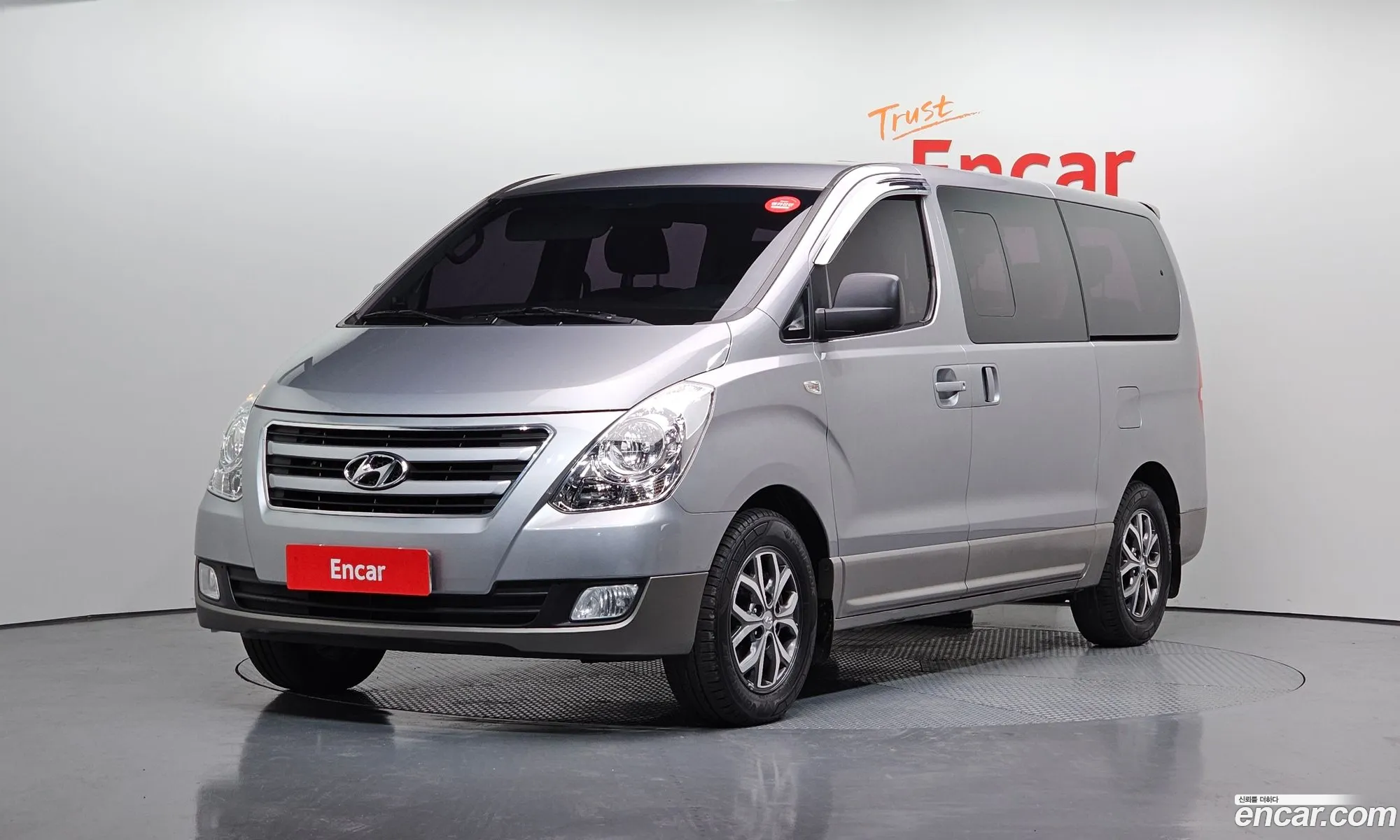 Grand Starex 12 -Seater Wagon Wagon Modern Special - фотография 11836097