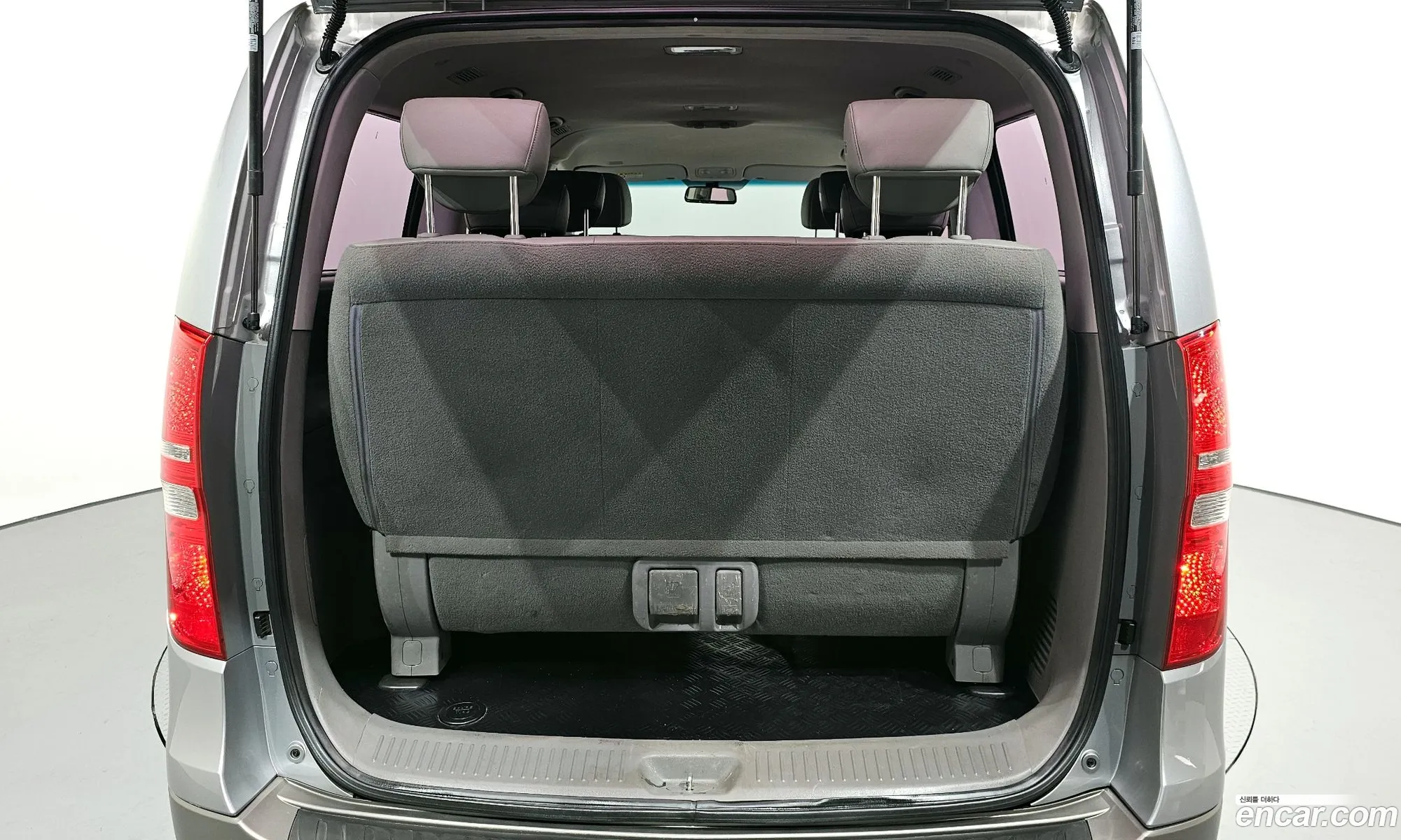 Grand Starex 12 -Seater Wagon Wagon Modern Special - фотография 11836098