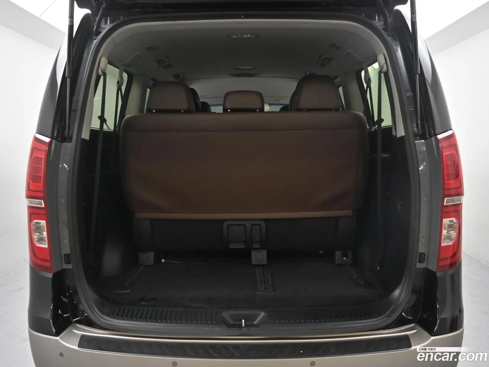 The New Grand Starex Urban 9 -Seater Exclusive - фотография 11863253
