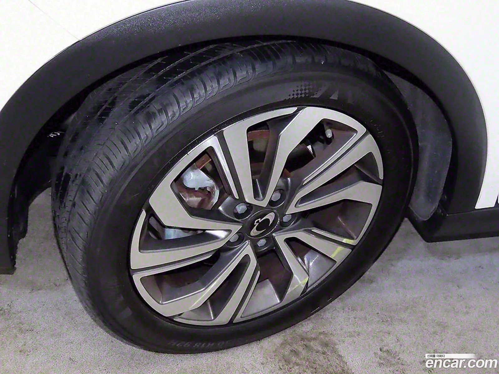 Berry New Tivoli Gasoline 15 2Wd V5 - фотография 18870054