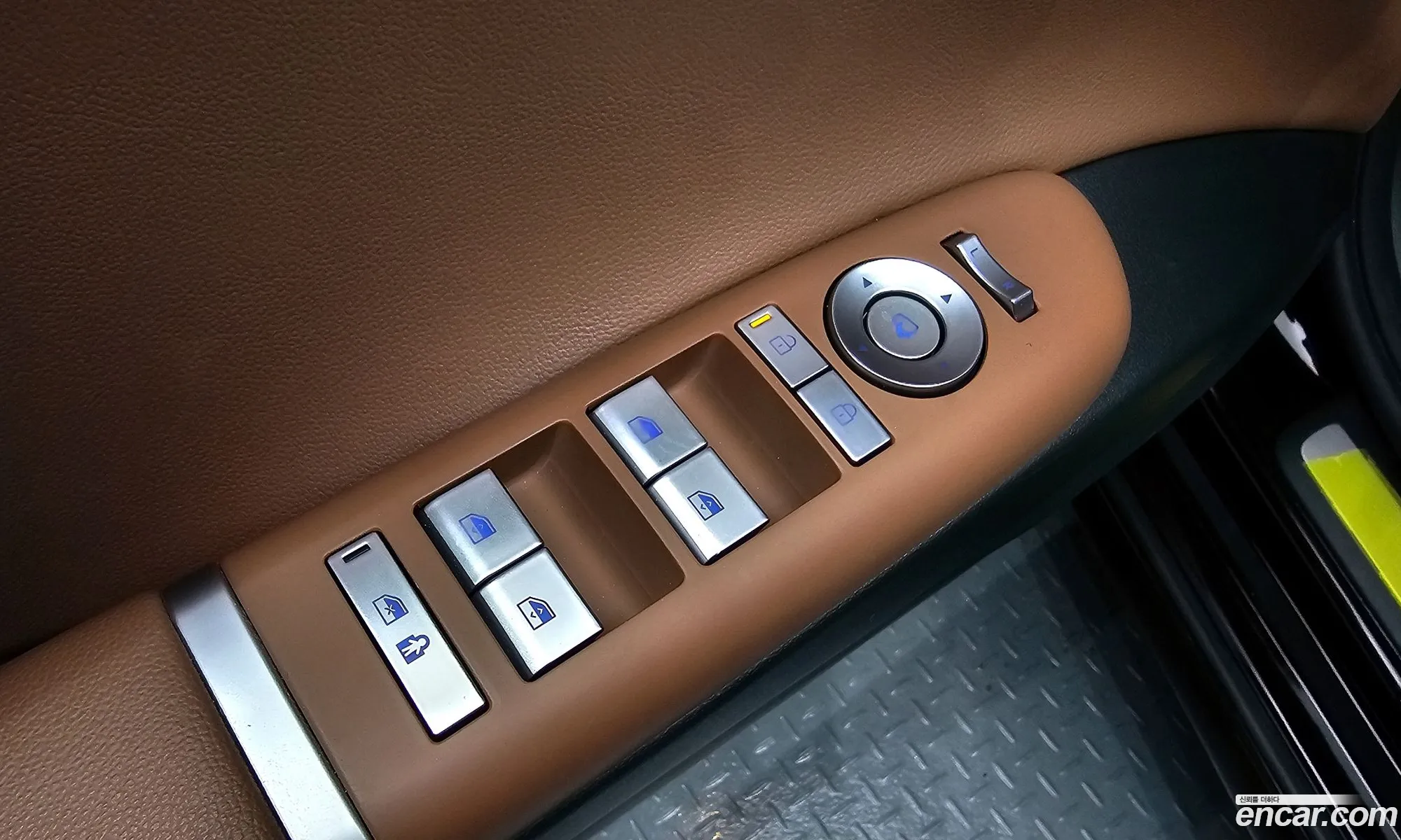 Grandeur Hybrid Gn7 Premium - фотография 12270813