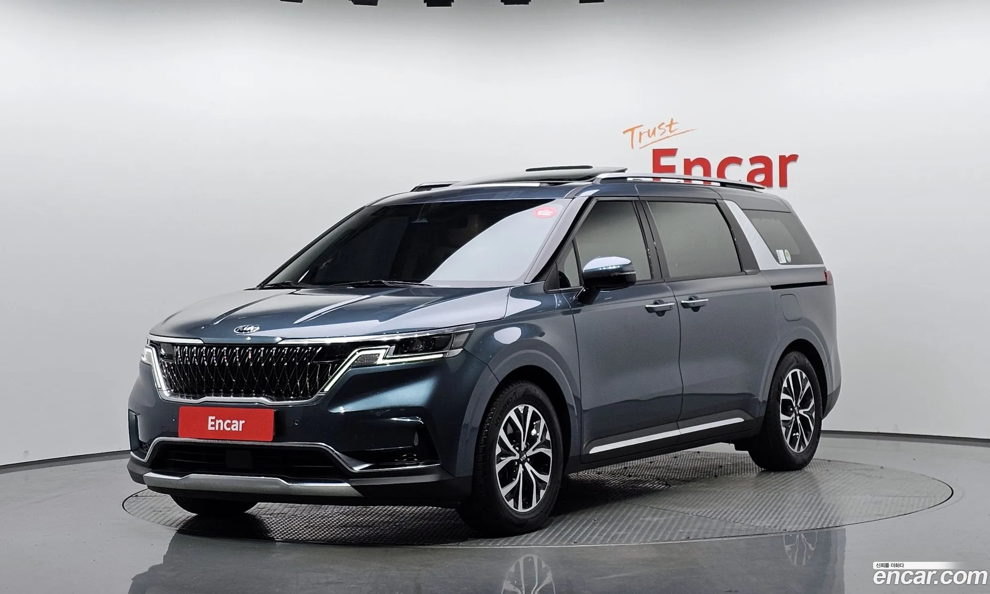 Carnival 4Th Generation 9 -Seater Signature - фотография 15803839