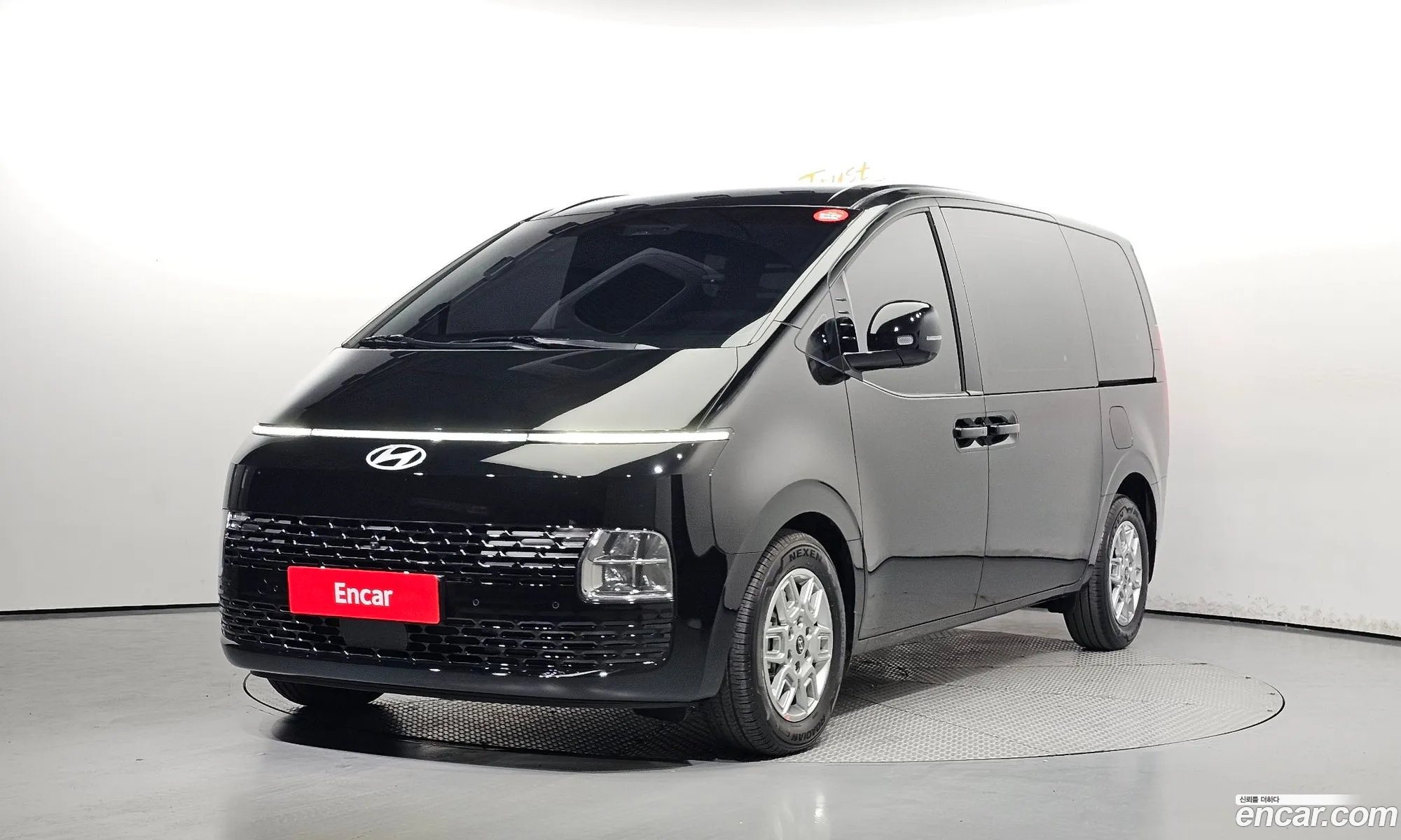 Starria L35 Cargo 3 -Seater Modern - фотография 11523762