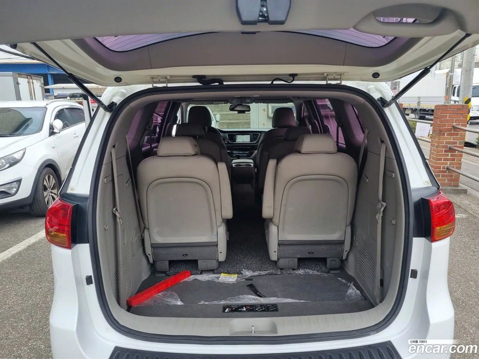 All New Carnival 9 -Seater Luxury - фотография 17175137