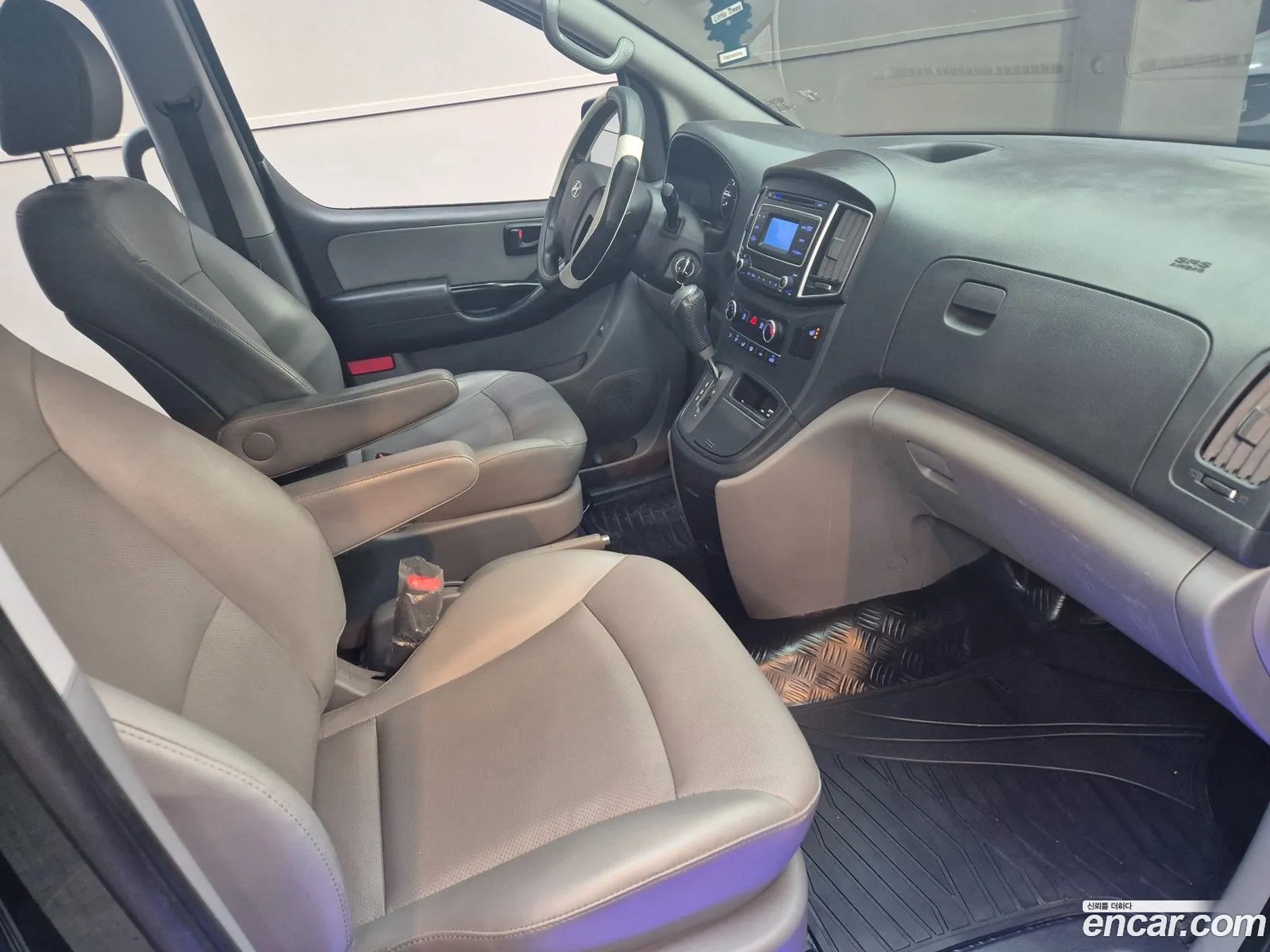 The New Grand Starex Van 5 -Seater Smart - фотография 11428595