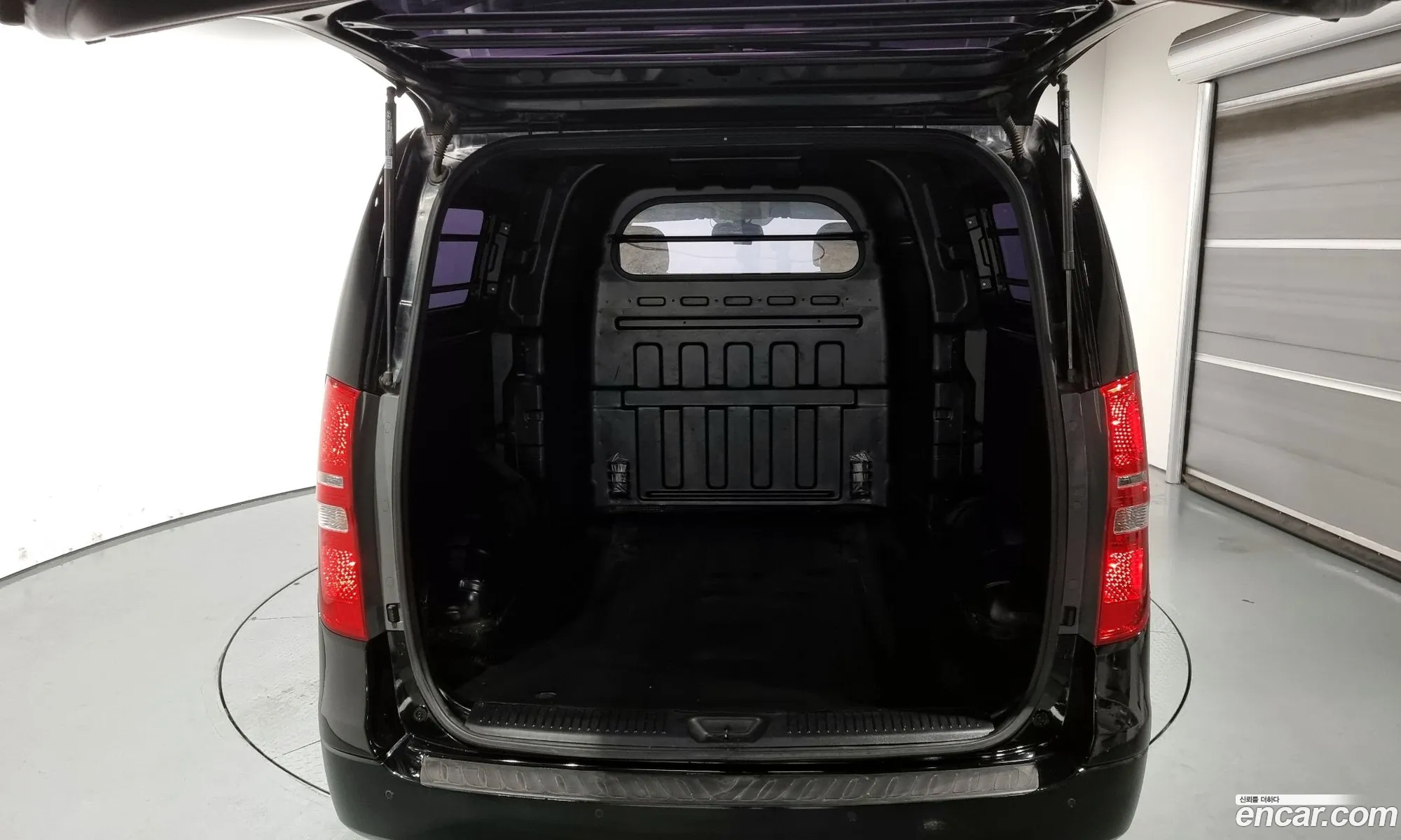 Grand Starex 5 -Seater Van Smart - фотография 12387499