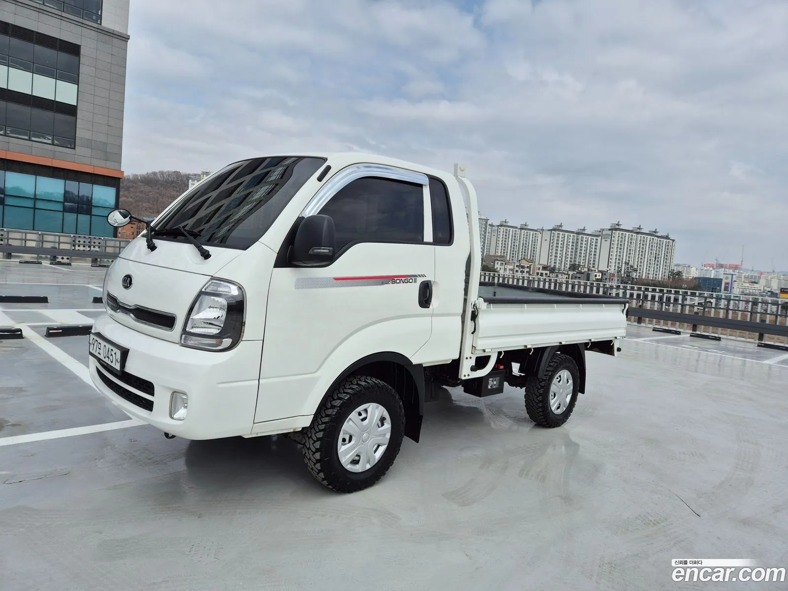 The New Bongo Iii Cargo Cargo Truck 1 Ton 4Wd King Cap - фотография 17240657