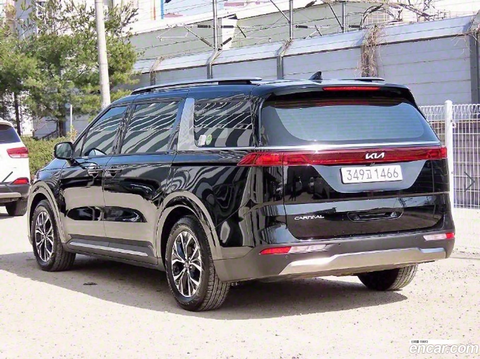 Carnival 4Th Generation 9 -Seater Signature - фотография 13723375