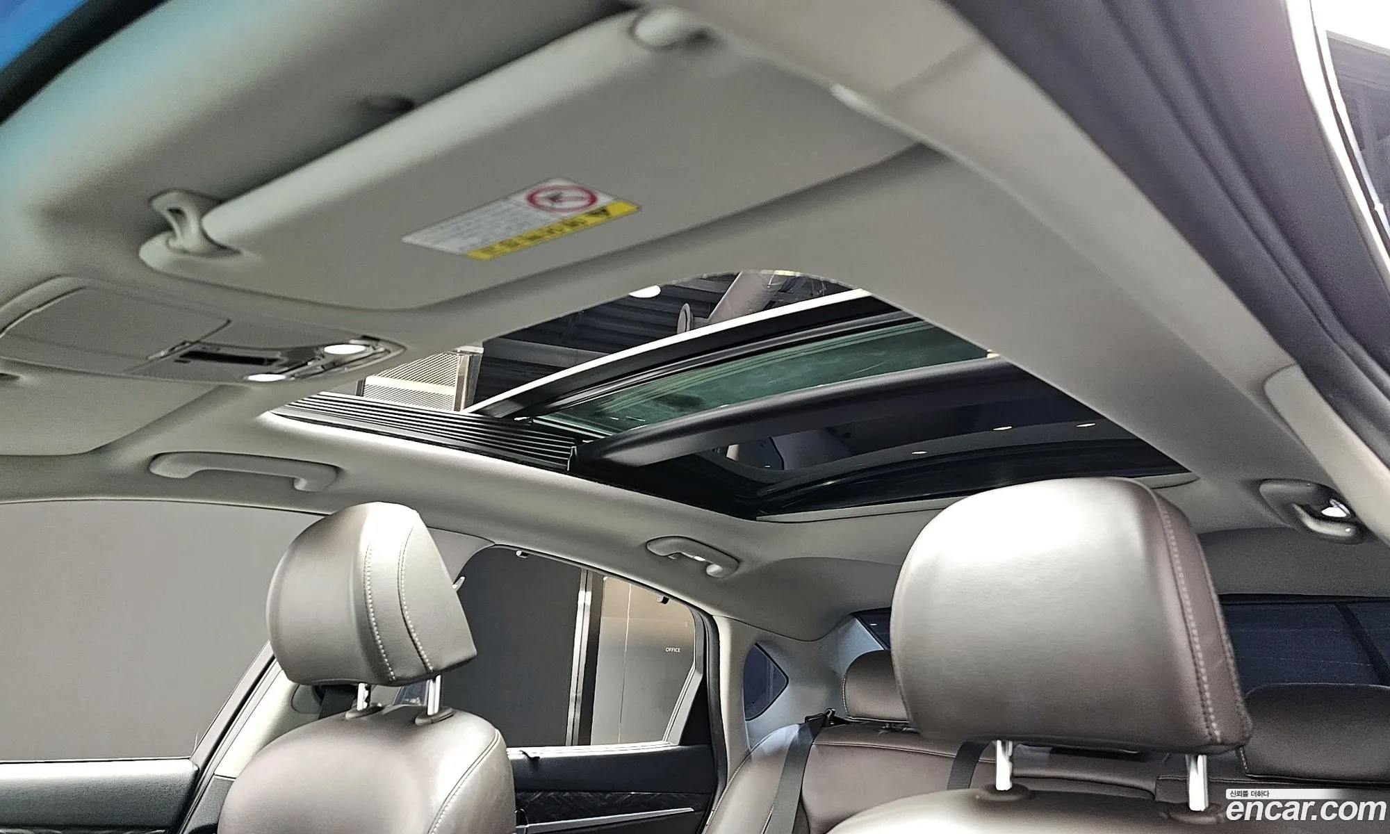 Grandeur Ig 30 Lpi Modern Rent -A -Car - фотография 11523776