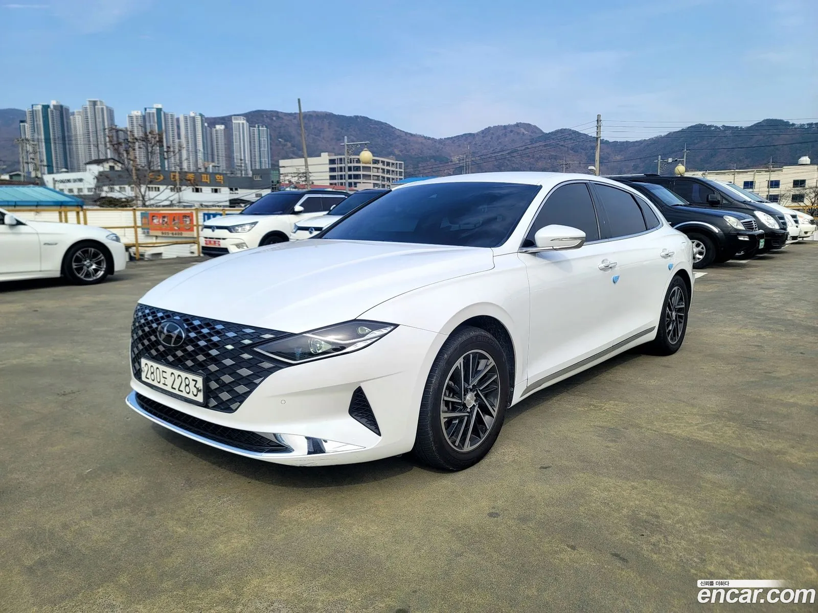The New Grandeur Ig 30 Lpi Rent -A -Car Modern - фотография 11143375