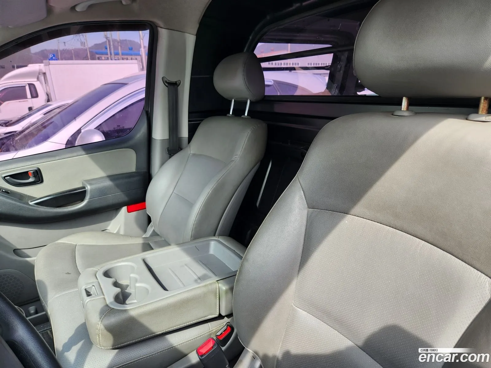 Grand Starex 3 -Seater Van Cvx Deluxe - фотография 11172006