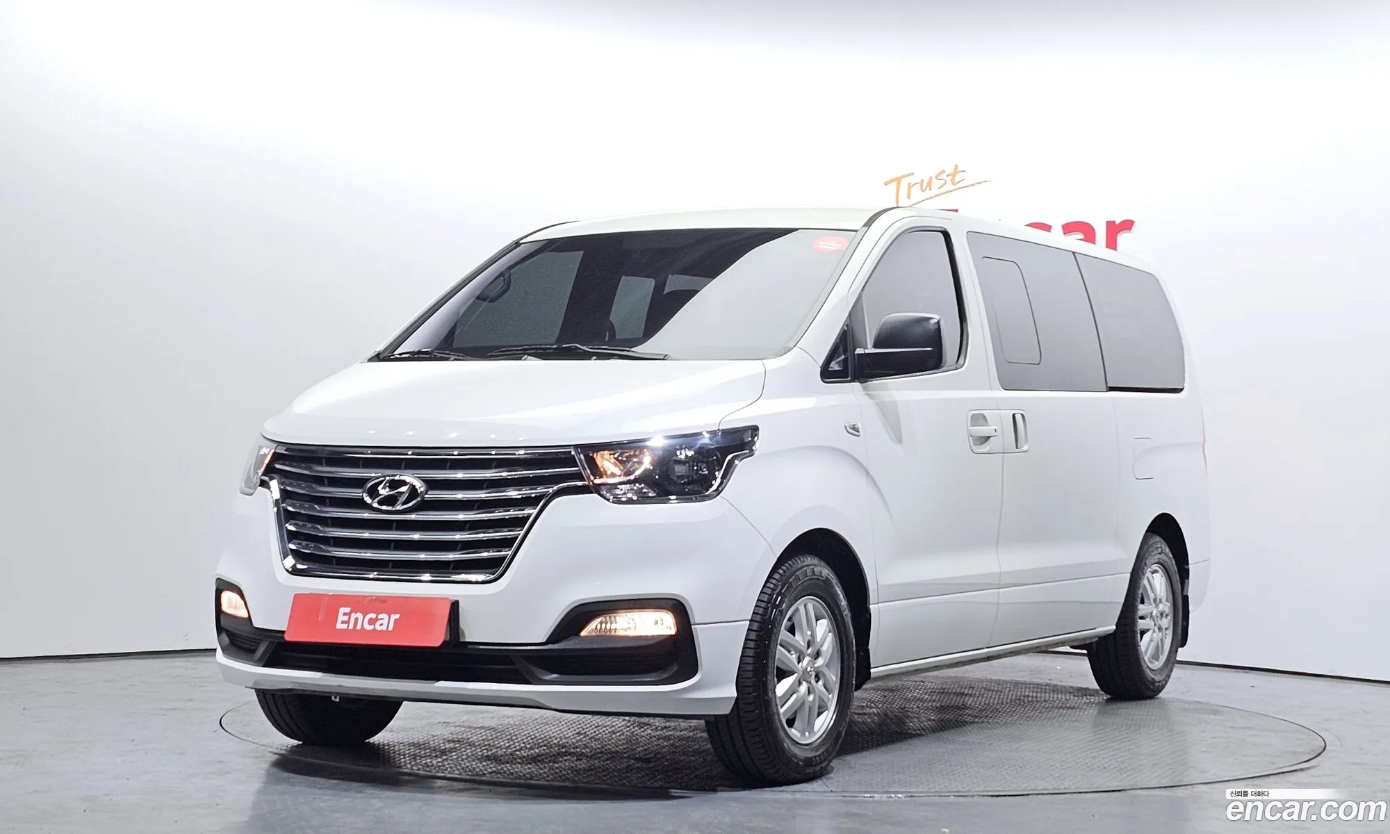 The New Grand Starex Van 5 -Seater Modern - фотография 12017041
