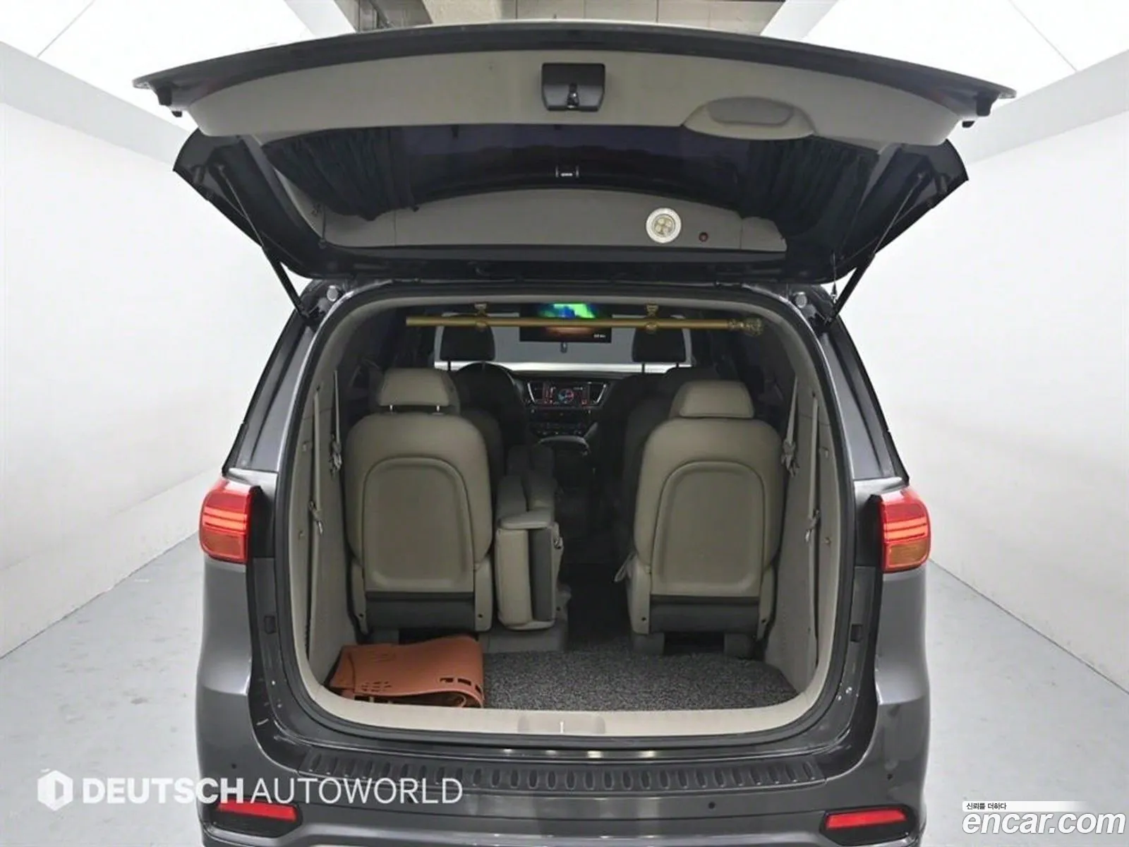All New Carnival 11 -Seater Luxury - фотография 16226209