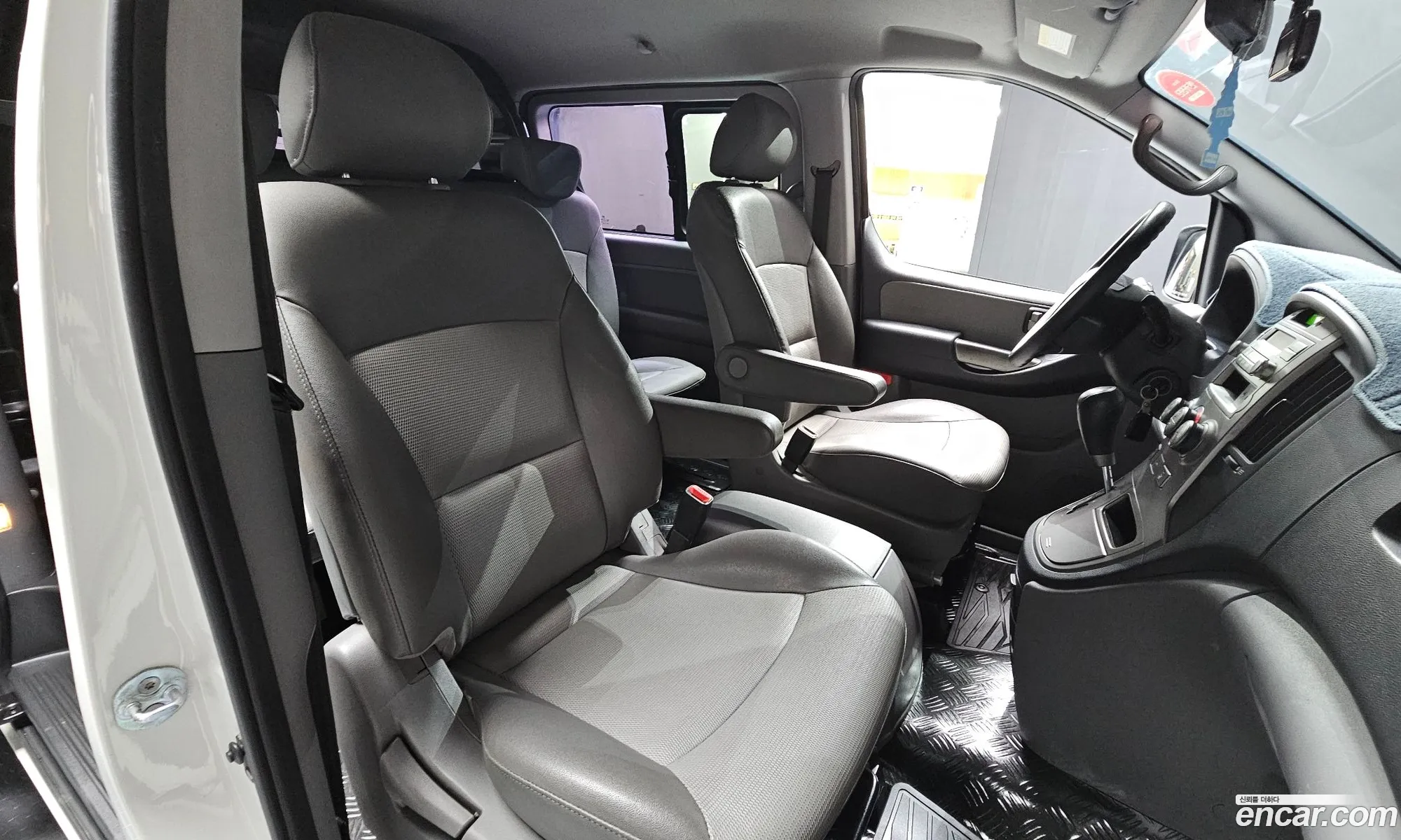 Grand Starex 5 -Seater Van Cvx Luxury - фотография 14117188