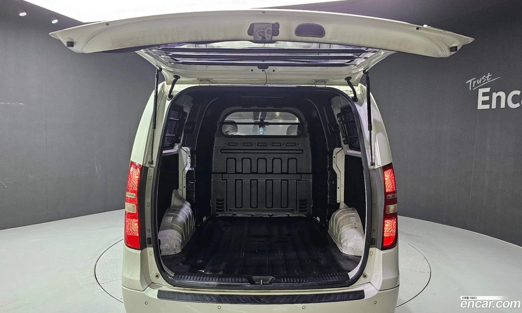 Grand Starex 5 -Seater Van Cvx Luxury - фотография 14117185