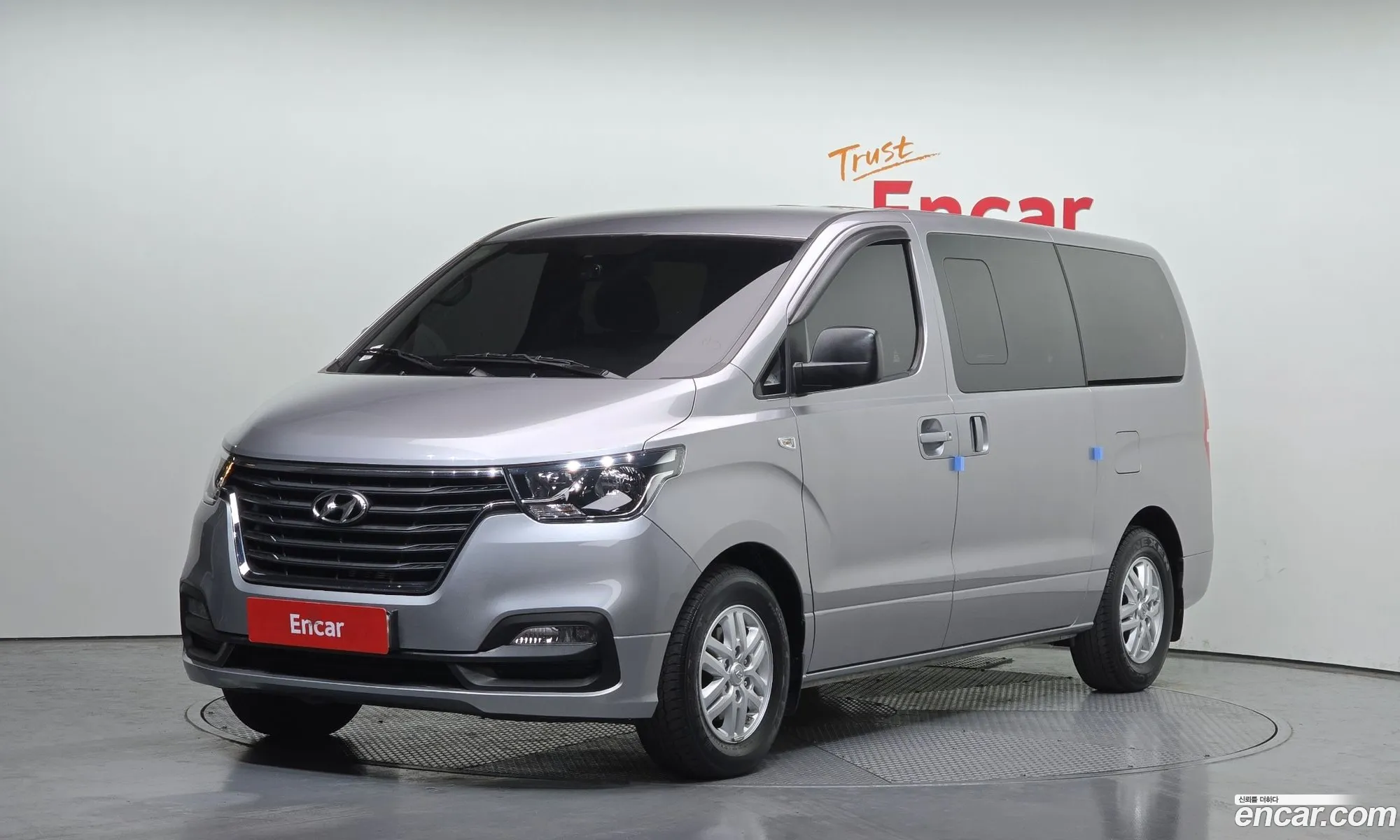 The New Grand Starex Van 5 -Seater Modern - фотография 11523810
