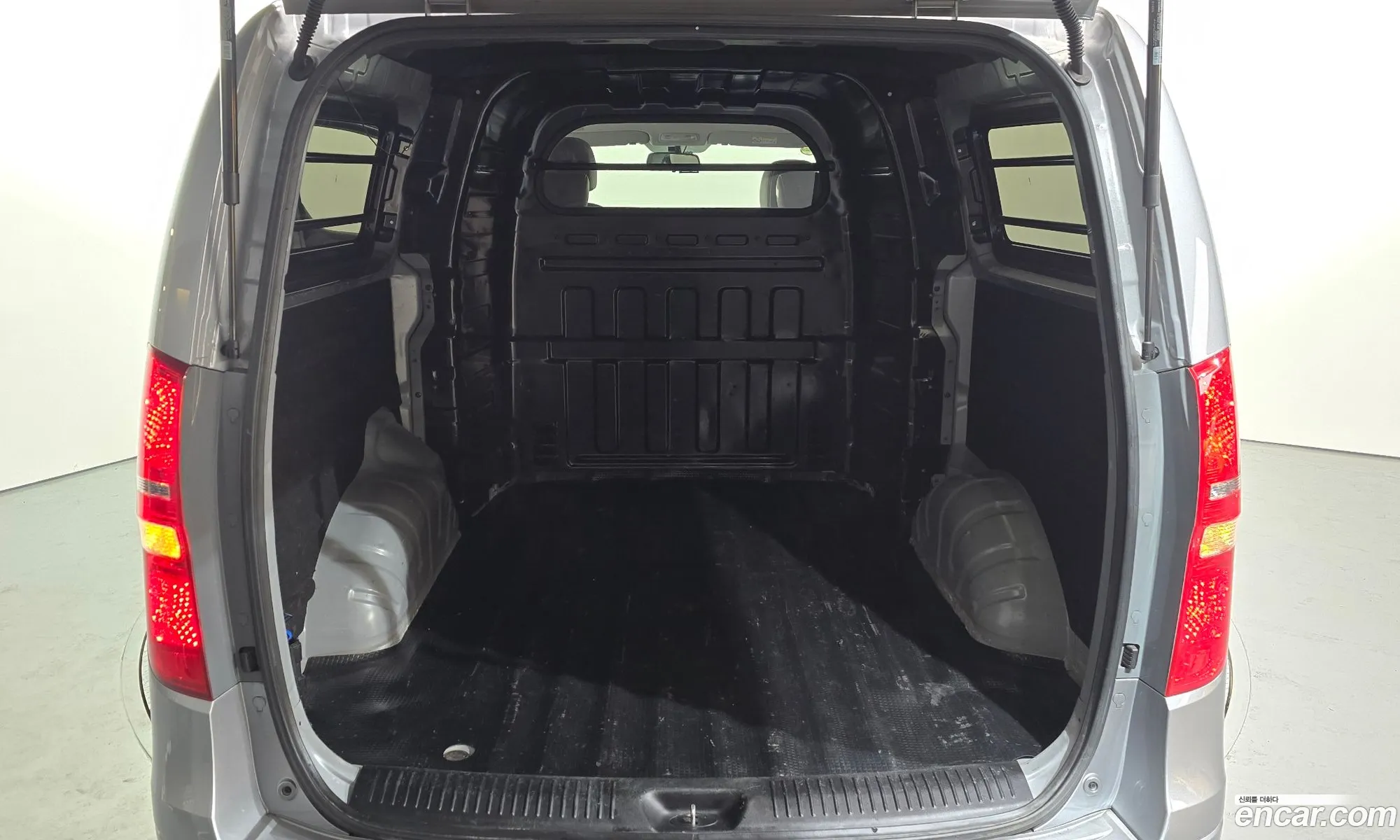 The New Grand Starex Van 5 -Seater Modern - фотография 11523811