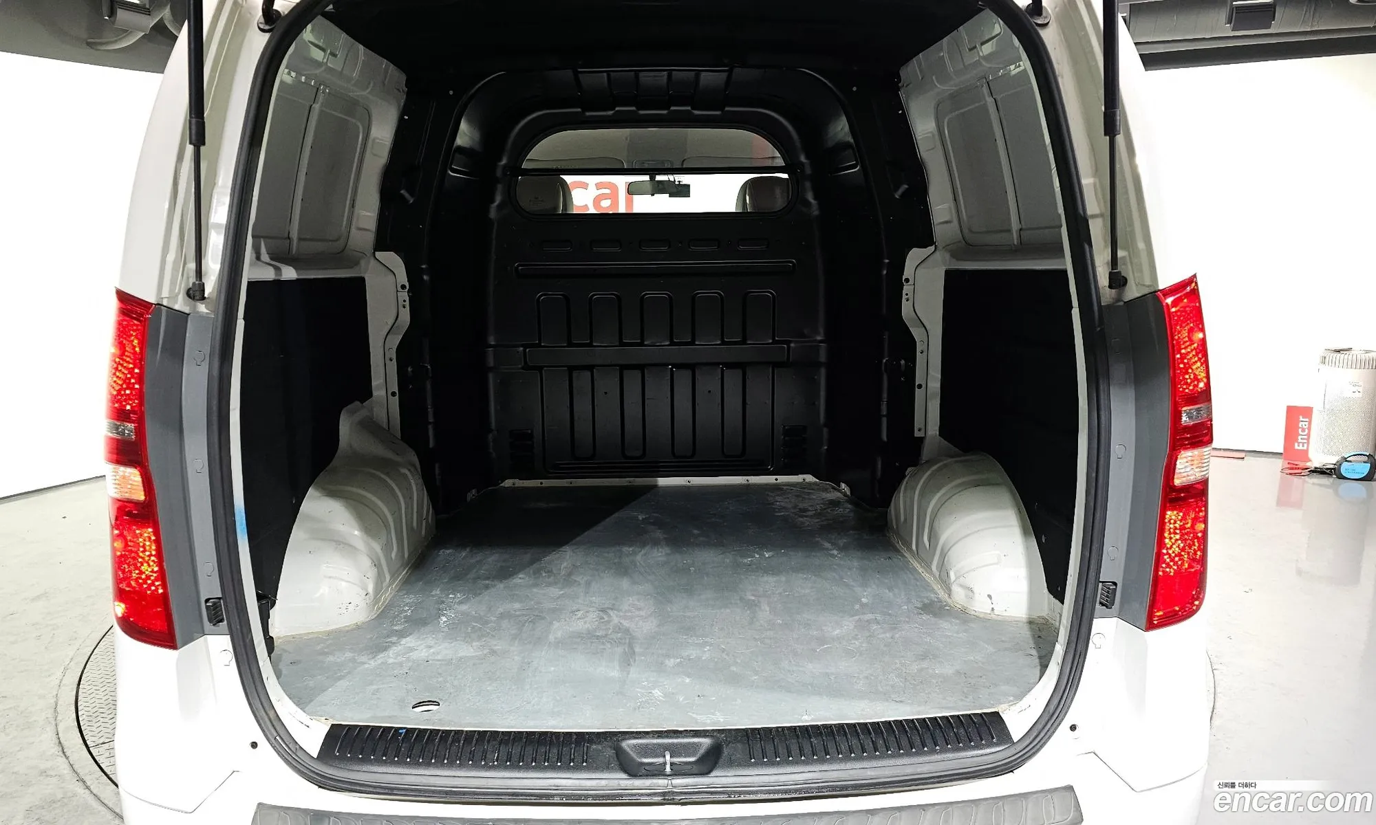 Grand Starex 5 -Seater Van Smart - фотография 13494118