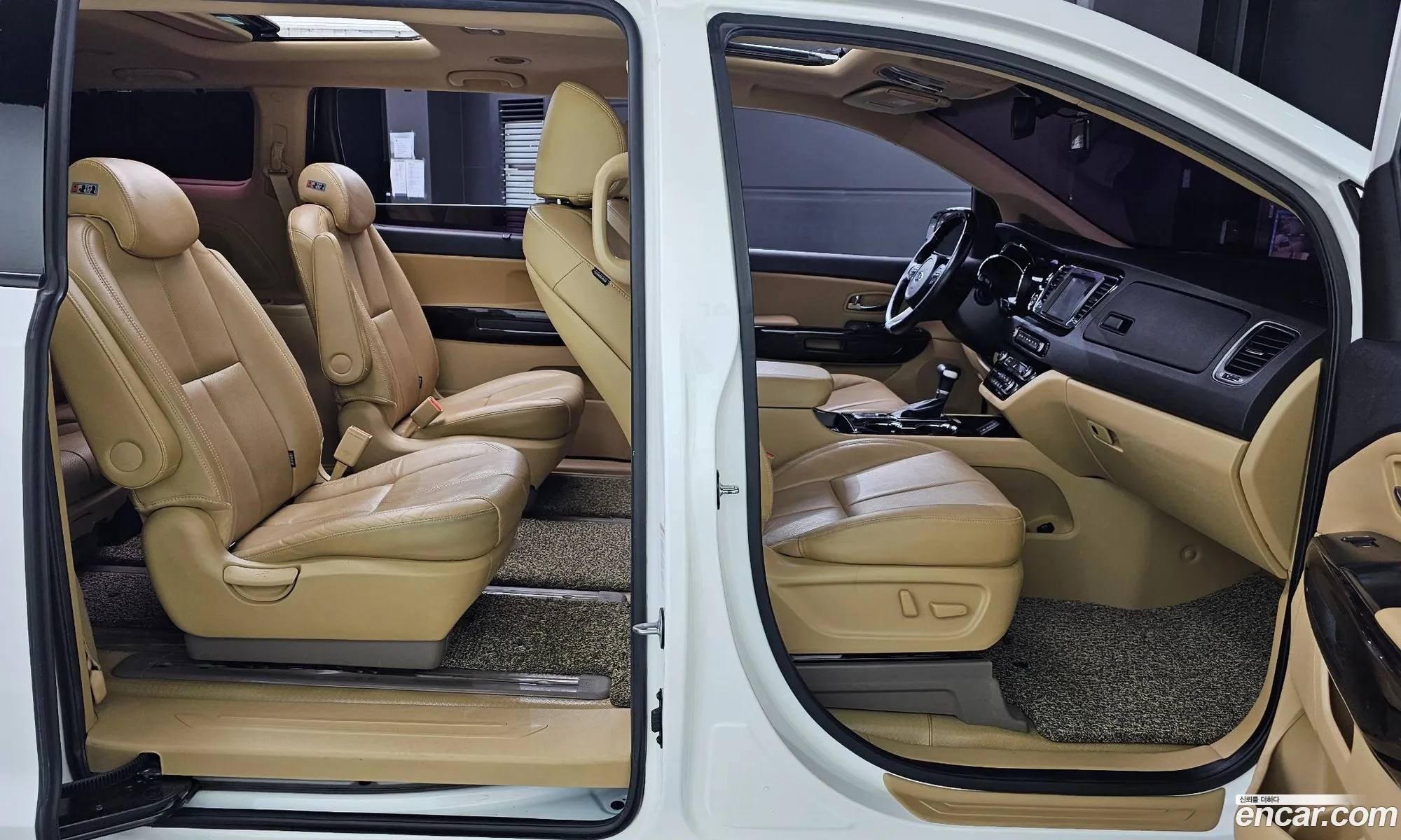 The New Carnival 9 -Seater Noblesse Special - фотография 13801562