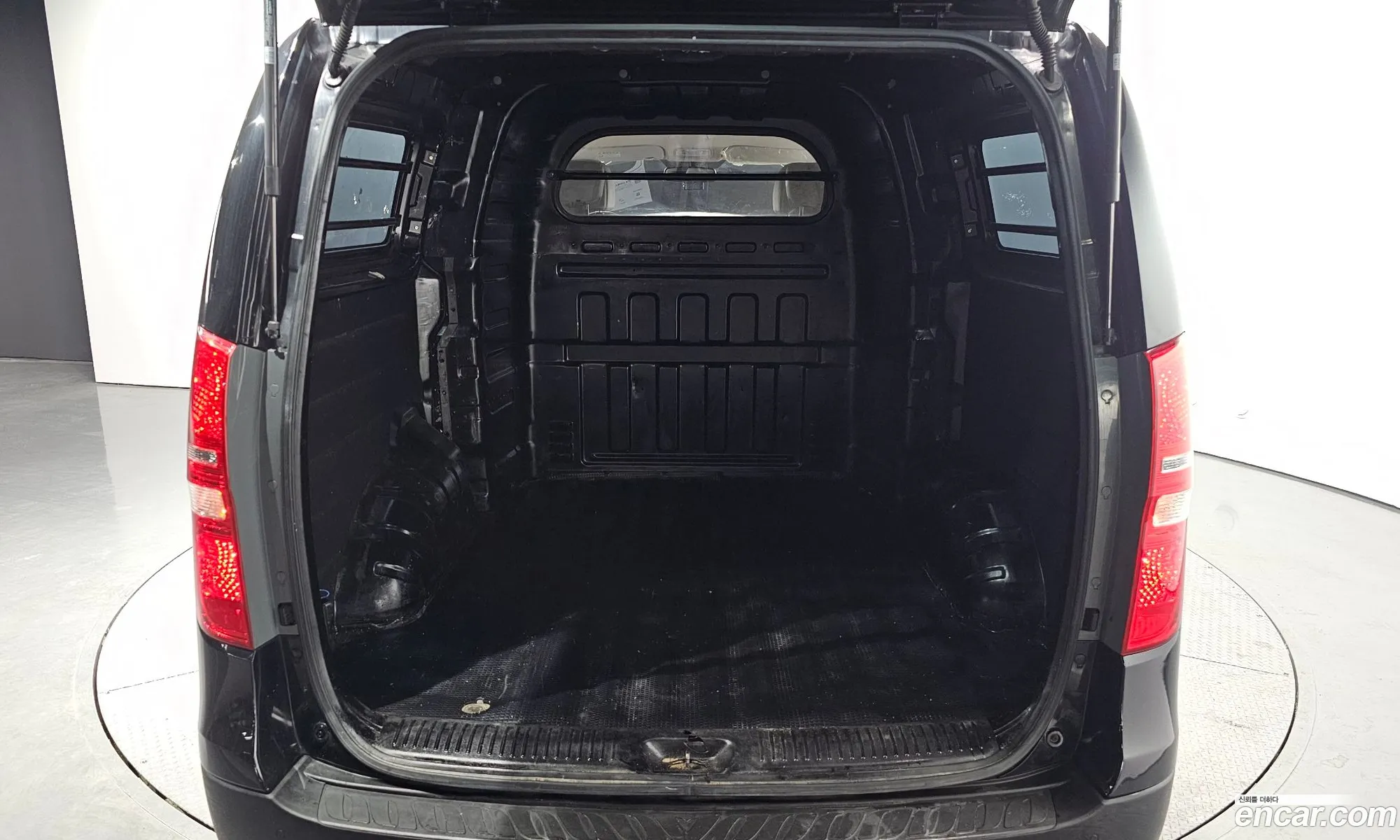 The New Grand Starex Van 5 -Seater Style - фотография 11463953