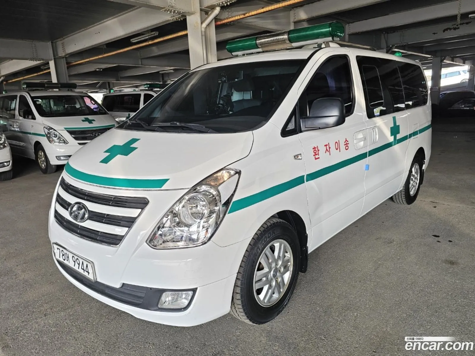 Grand Starex Ambulance - фотография 13674168