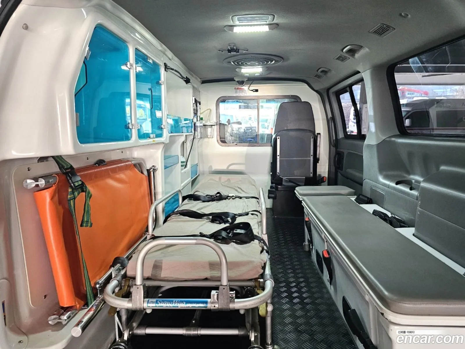 Grand Starex Ambulance - фотография 13674172