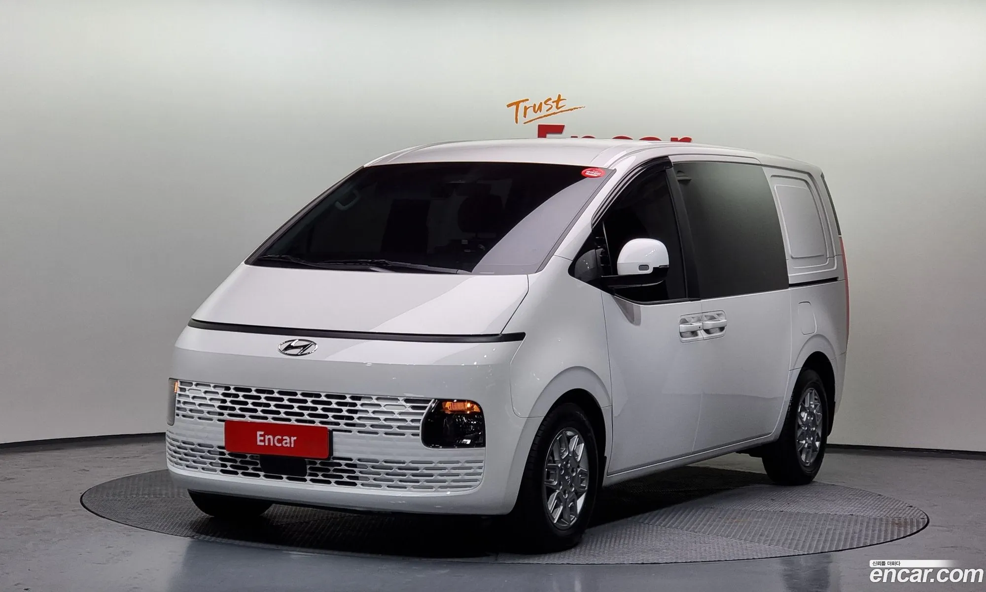 Starria Cargo 5 -Seater Modern - фотография 11784126