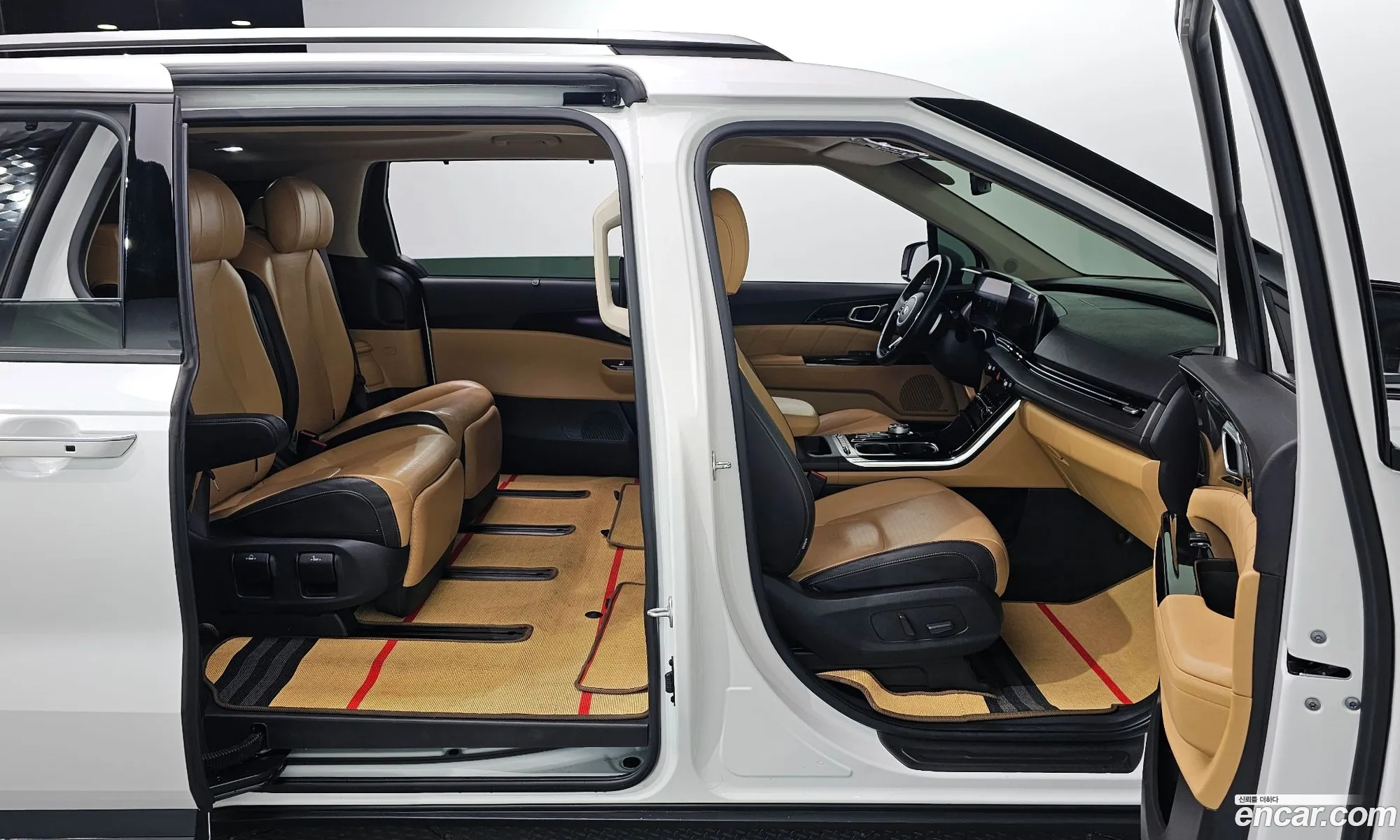 Carnival 4Th Generation 7 -Seater Signature - фотография 11385511