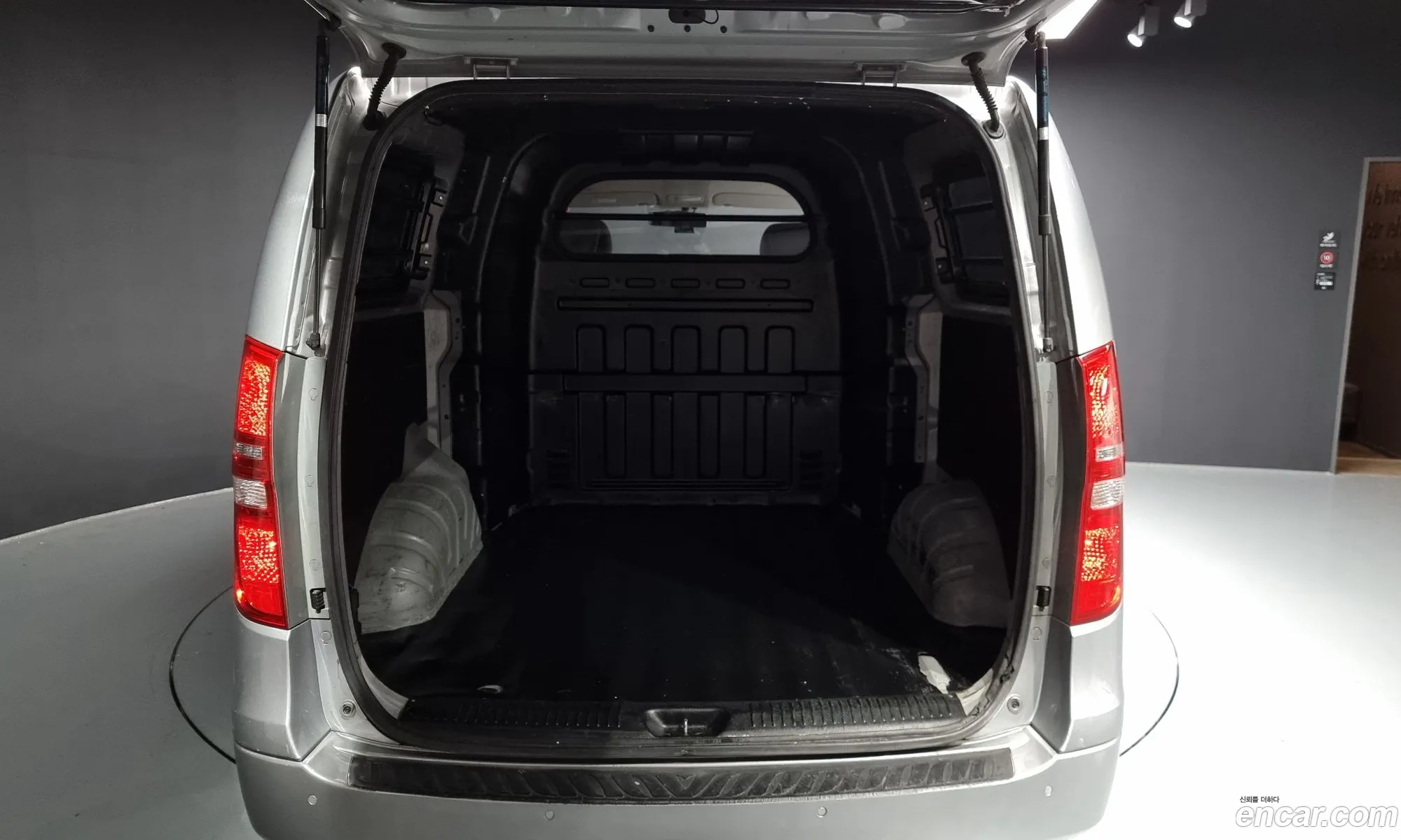 Grand Starex 5 -Seater Van Cvx Luxury - фотография 13690947