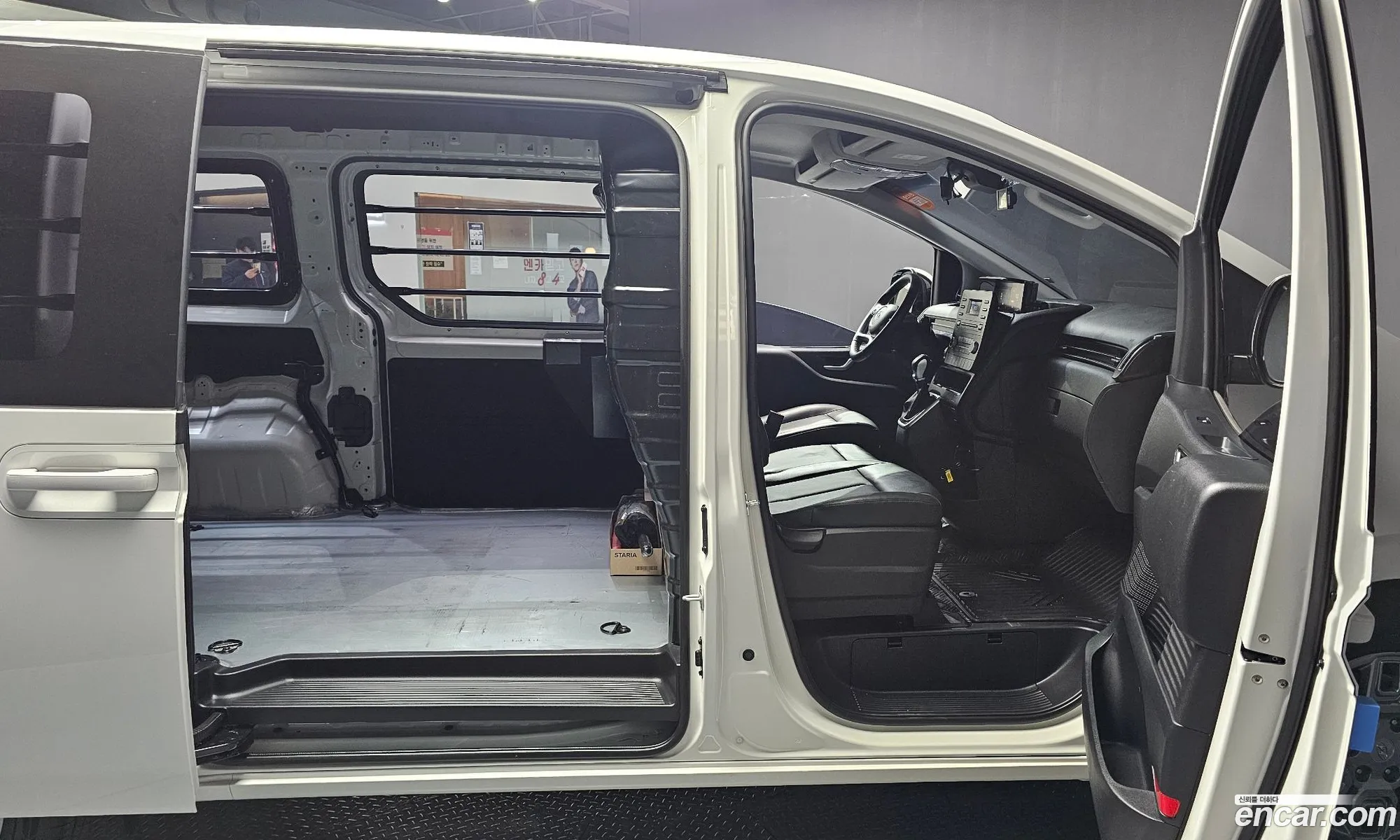 Starria Cargo 3 -Seater Modern - фотография 1649621