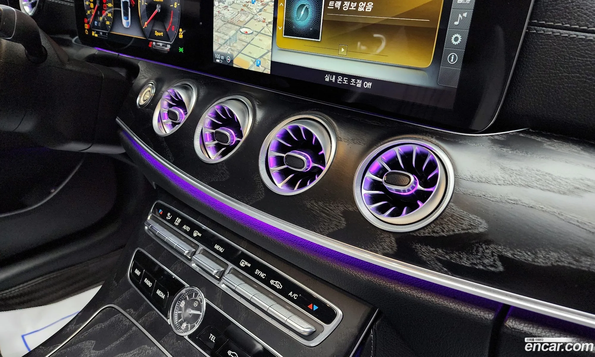 E-Class W213 E220D Cabriolet - фотография 12122001