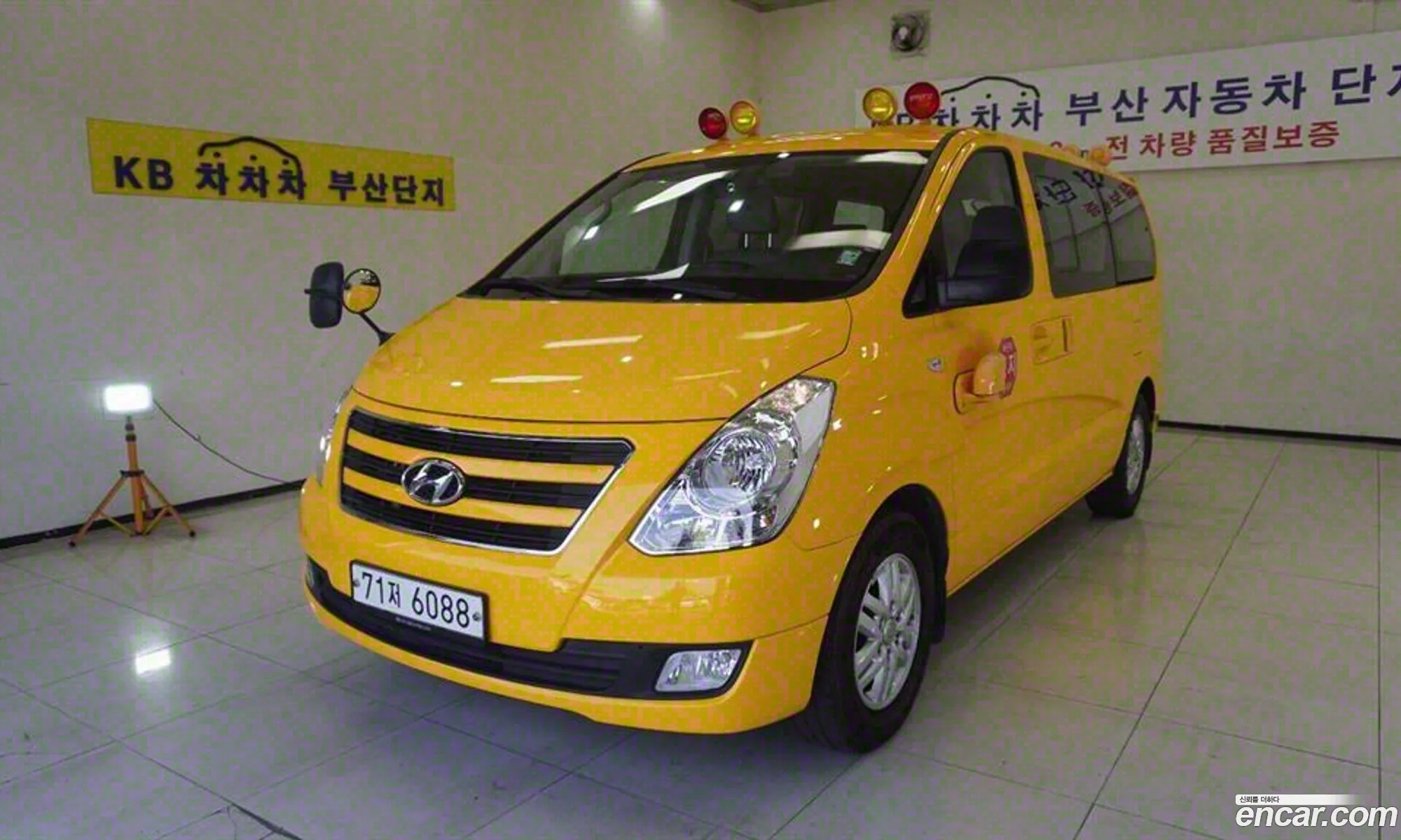 Grand Starex Childfare Car - фотография 11771373