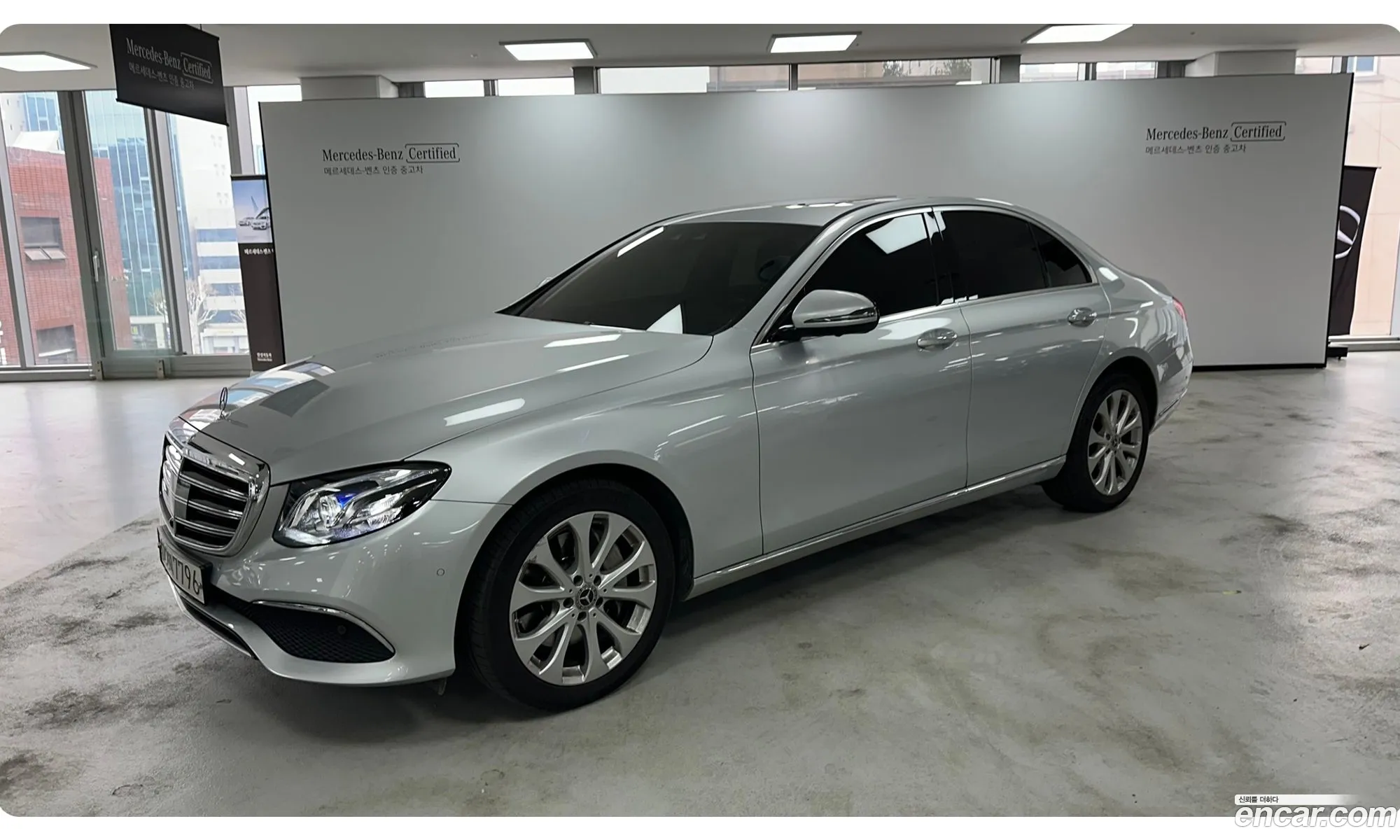 Mercedes-Benz E-Klasse E300 4Matic Exclusive 2020 - фотография 12184633