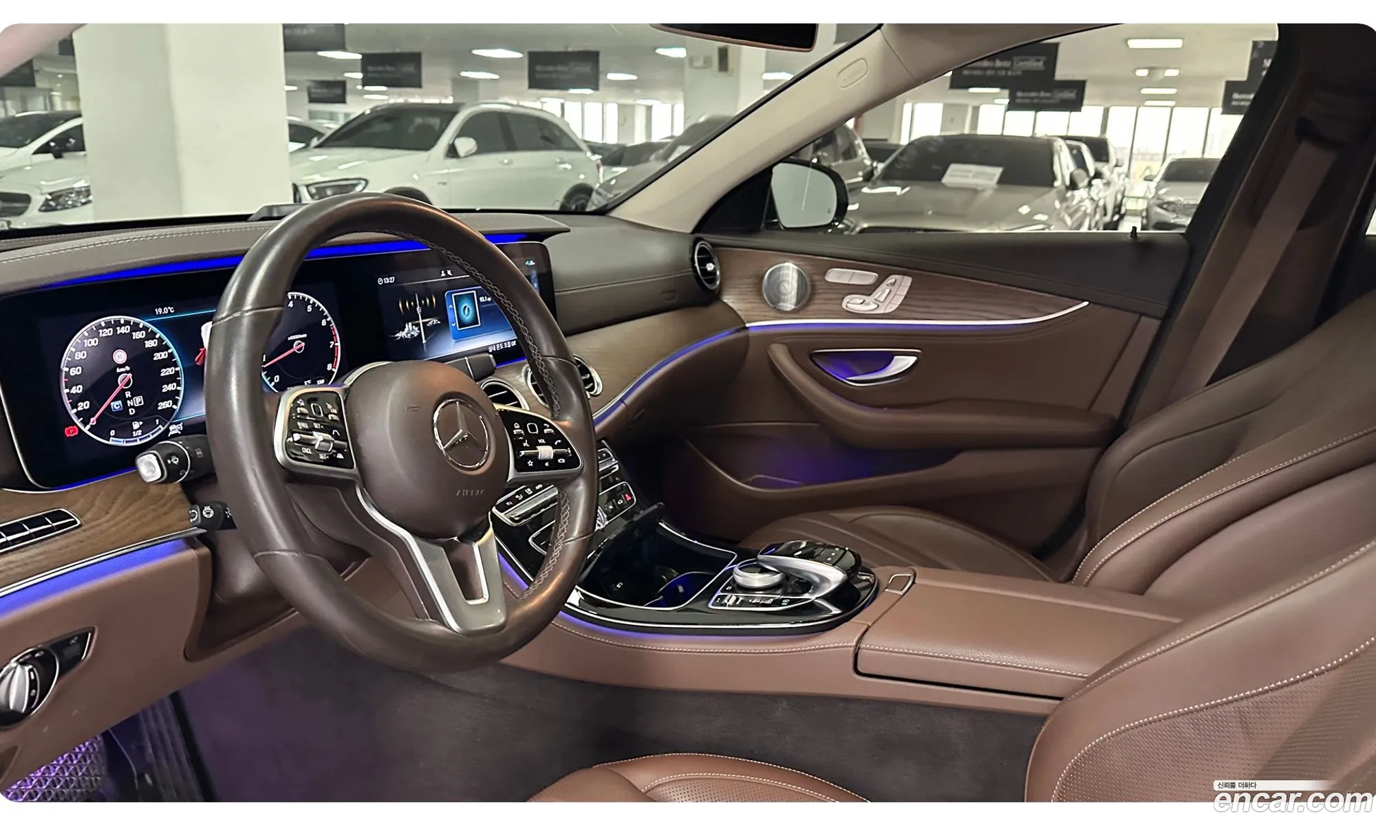 Mercedes-Benz E-Klasse E300 4Matic Exclusive 2020 - фотография 12184638
