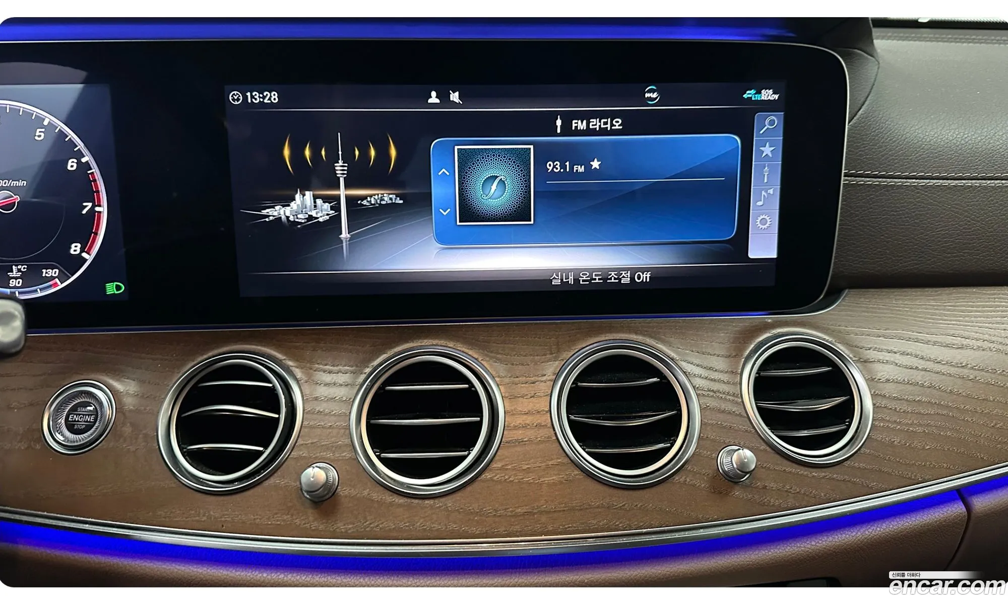 Mercedes-Benz E-Klasse E300 4Matic Exclusive 2020 - фотография 12184635
